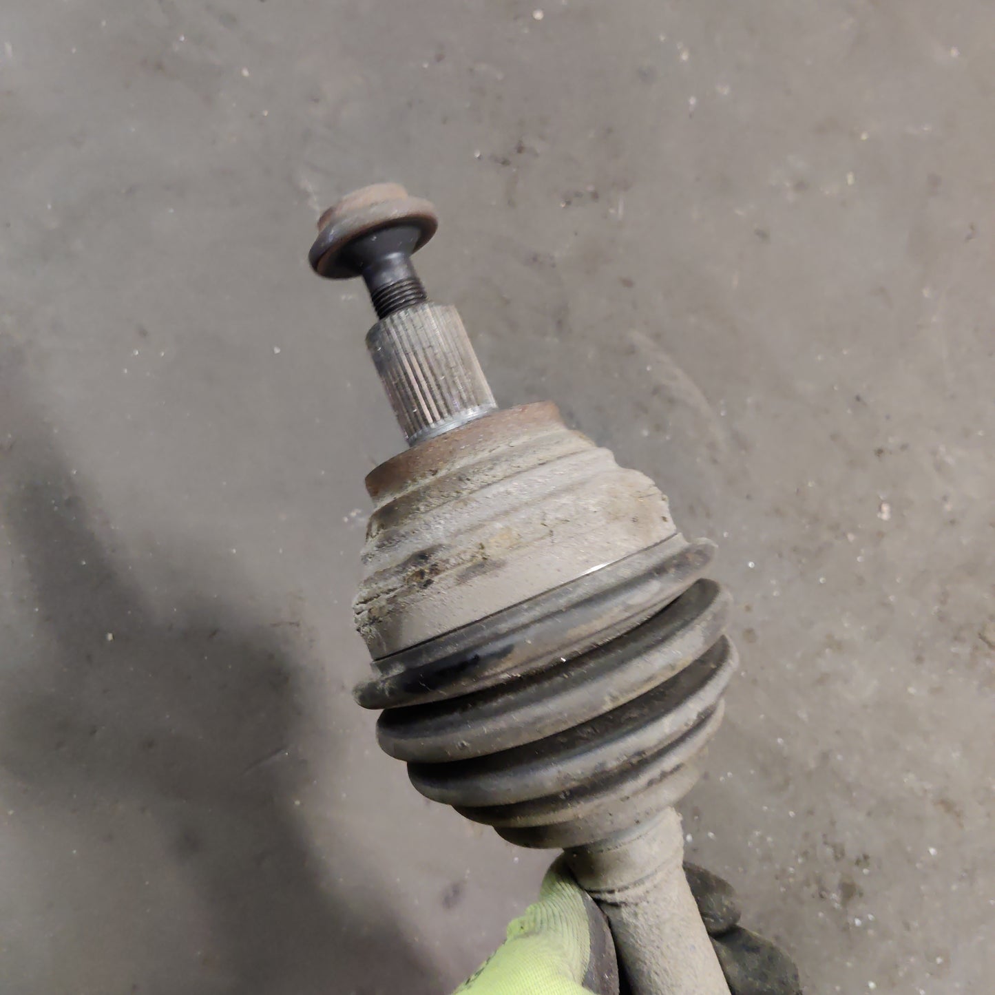 Vetoakseli, vasen, etu, VW Passat Sedan 1.9 TDI 2005