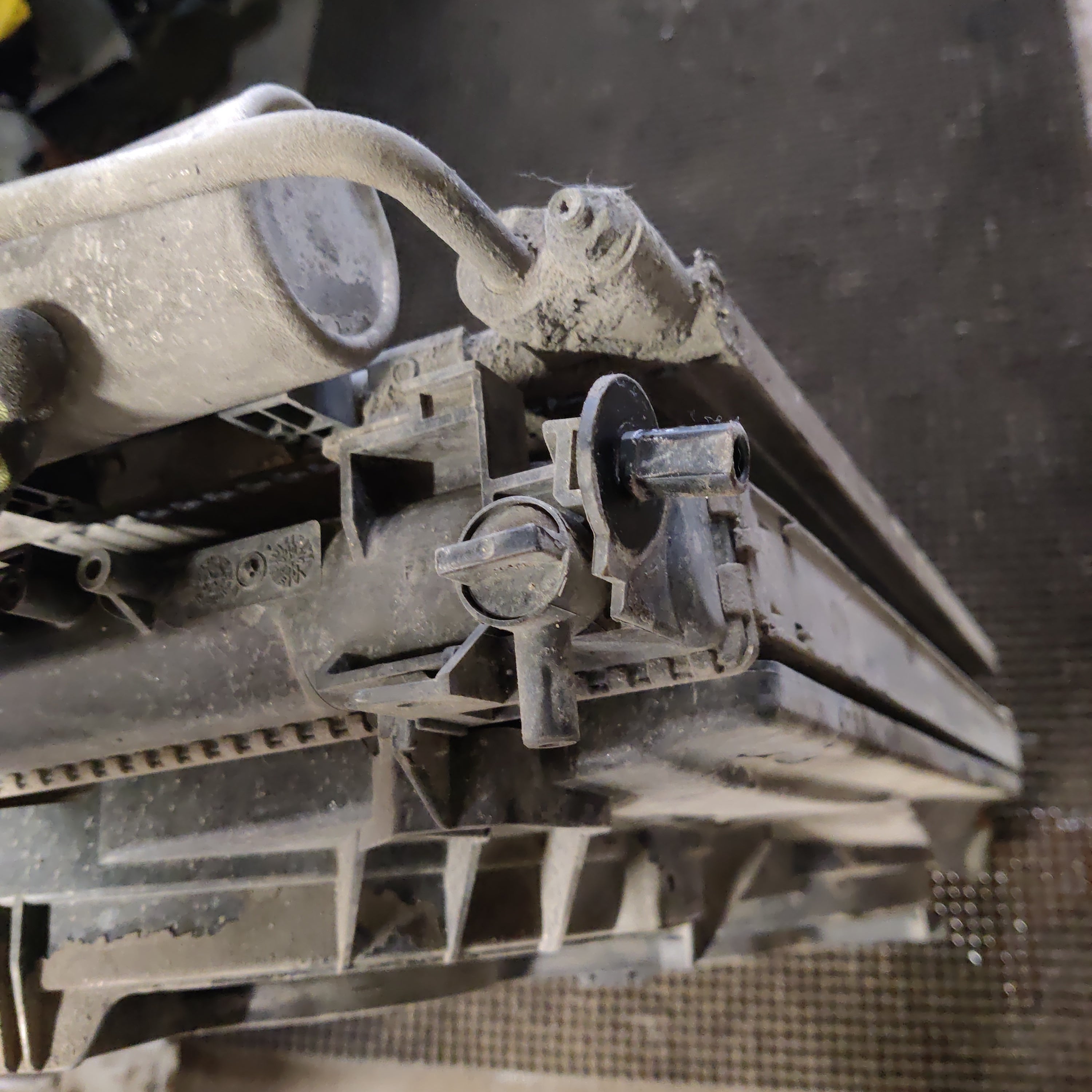Jäähdytin, Valeo ja jäähdyttimen tuuletin, Opel Vectra C 1.6 Farmari 2008, CA1258, 871832Z, GM24418362, MC1384, 8671469X