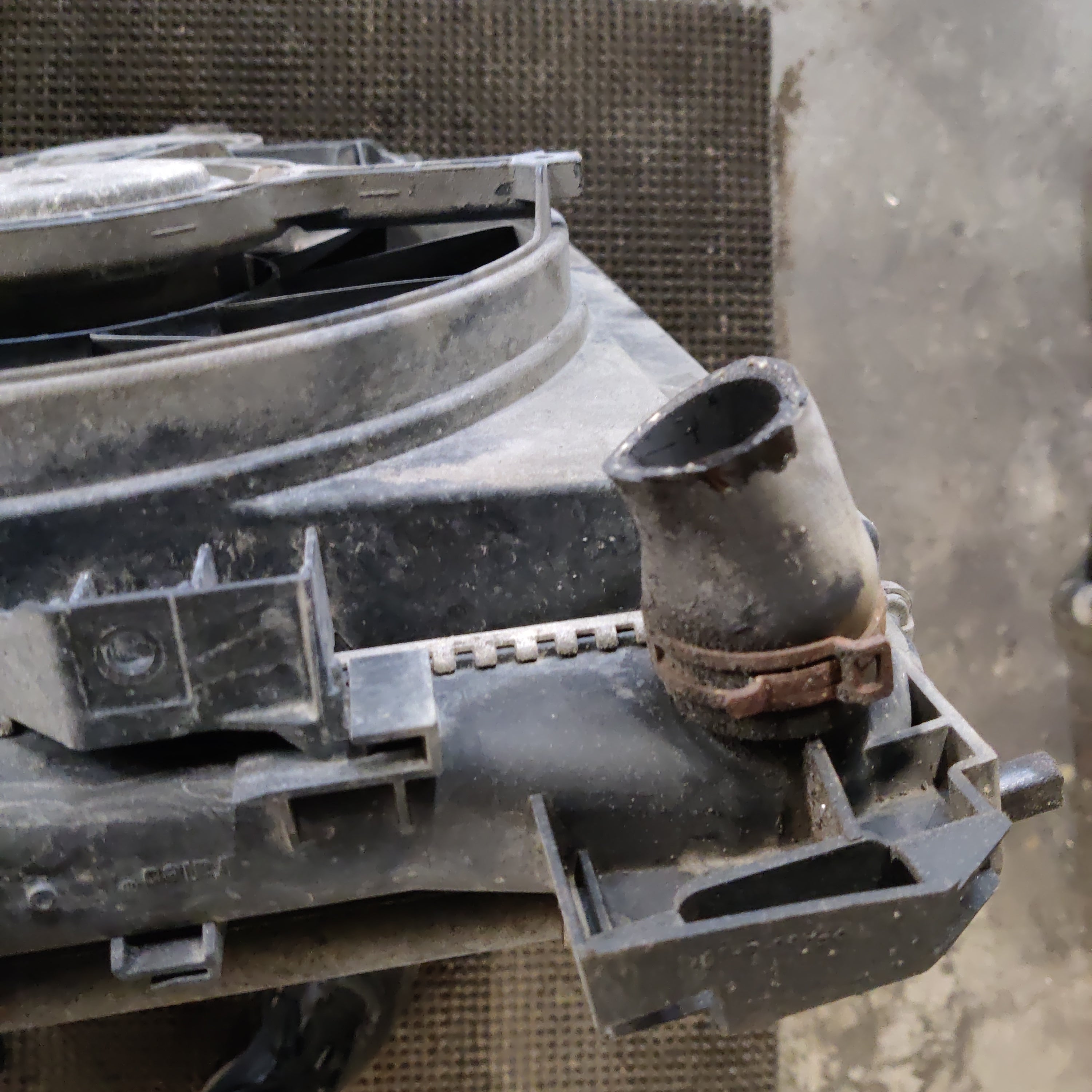 Jäähdytin, Valeo ja jäähdyttimen tuuletin, Opel Vectra C 1.6 Farmari 2008, CA1258, 871832Z, GM24418362, MC1384, 8671469X