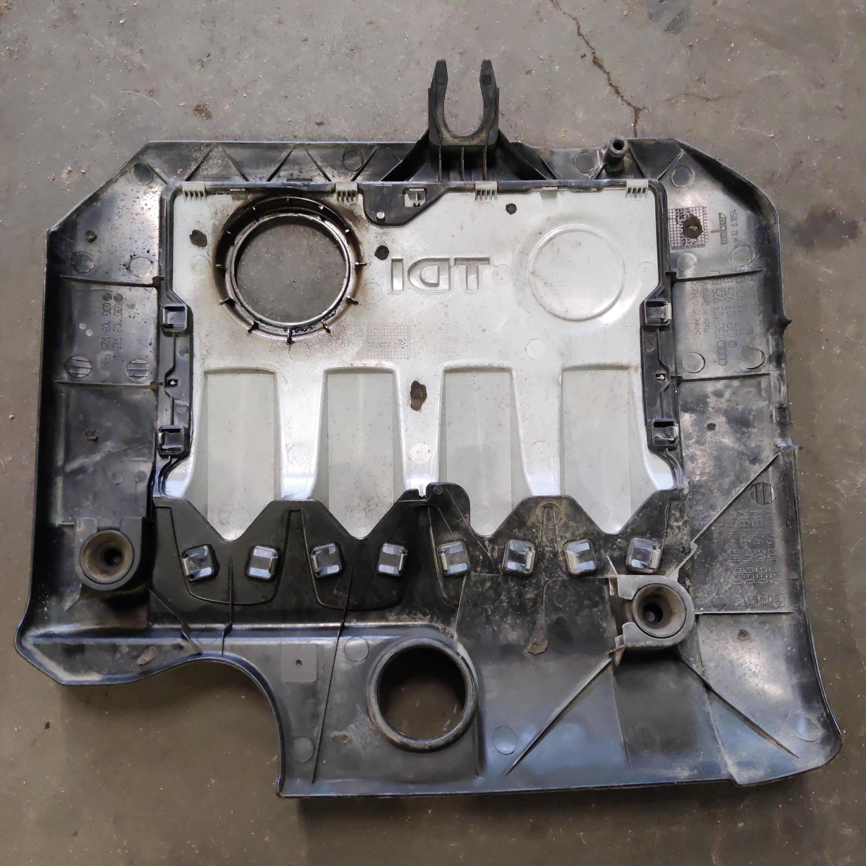 Moottorisuoja/ moottoritilan muovit, VW Passat Sedan 1.9 TDI 2005, 03G103925