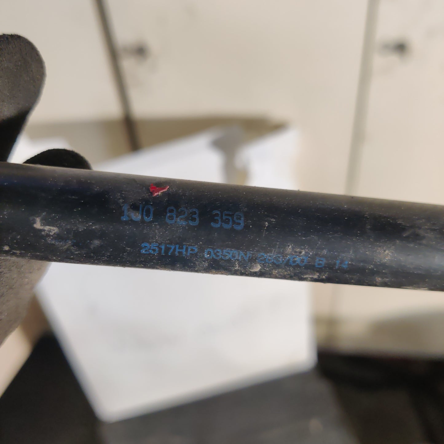 Kaasujousi, konepelti VW Golf IV 1998-2002, 1J0823359