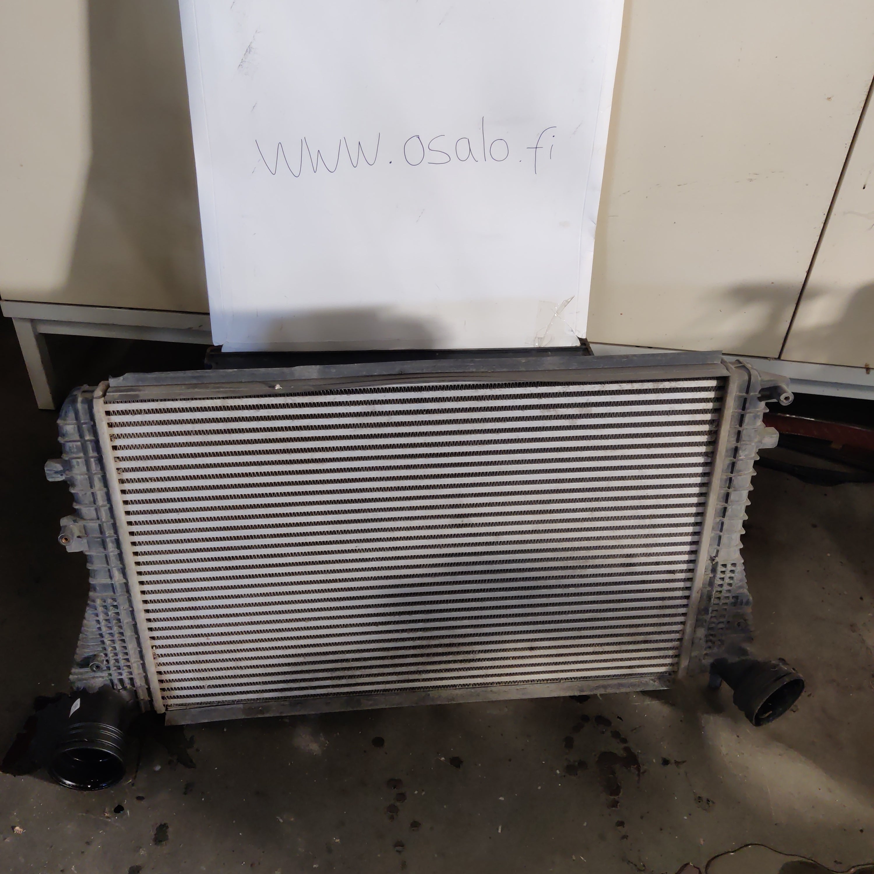 Välijäähdytin/ Intercoolerin kenno, Vw Golf V 1.6 Hatchback 2007, 1K0145803L
