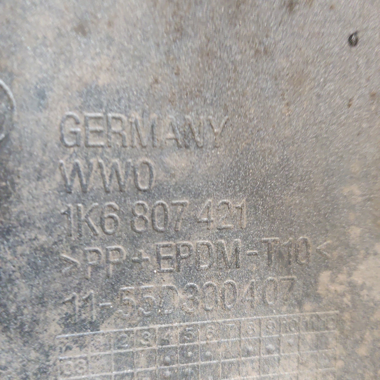 Puskuri taka, Vw Golf V 1.6 Hatchback 2007, 1K6807421