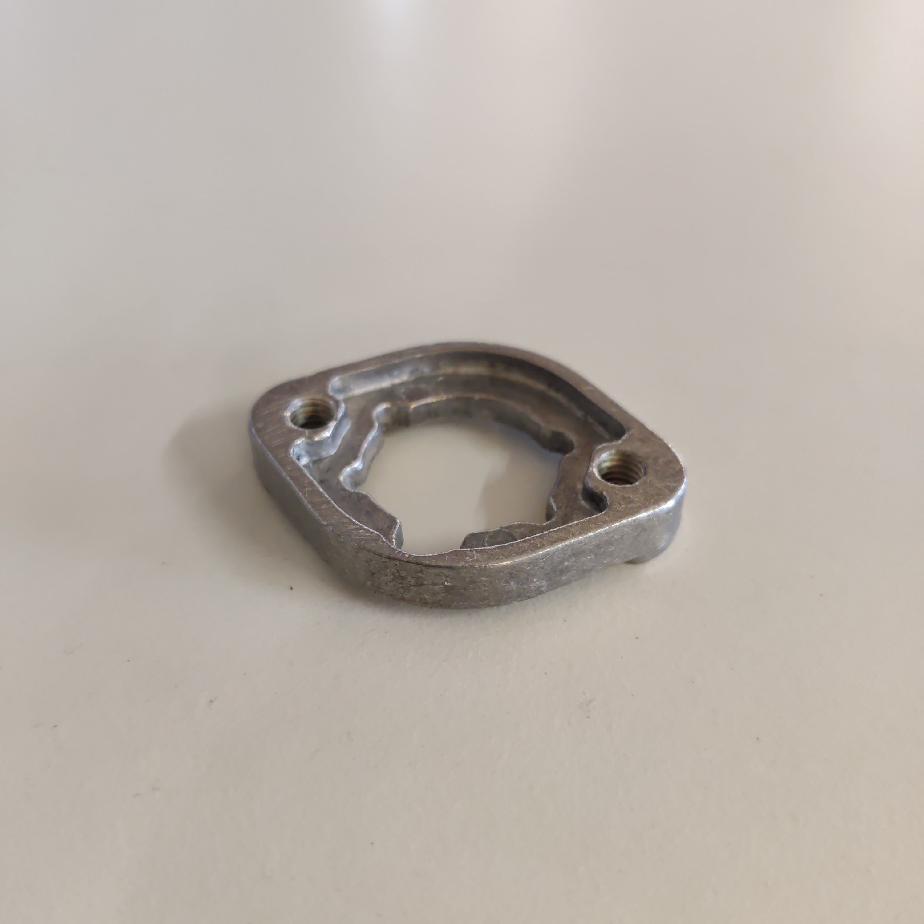 Kaasuttimen kiinnitysläppä, Ryobi RCS3535CB, 5131020409