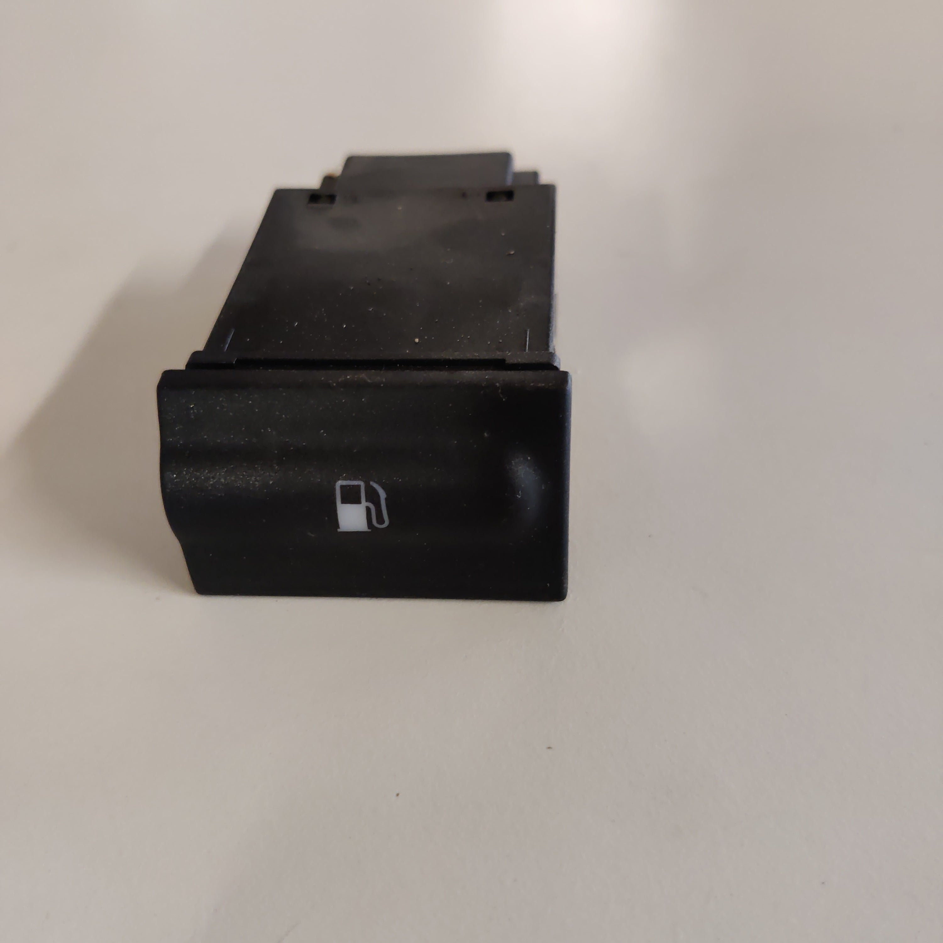 Polttoainesäiliön luukun katkaisin Sisä Etu Skoda Octavia I 1.6 bensiini 2004 1J0959833C