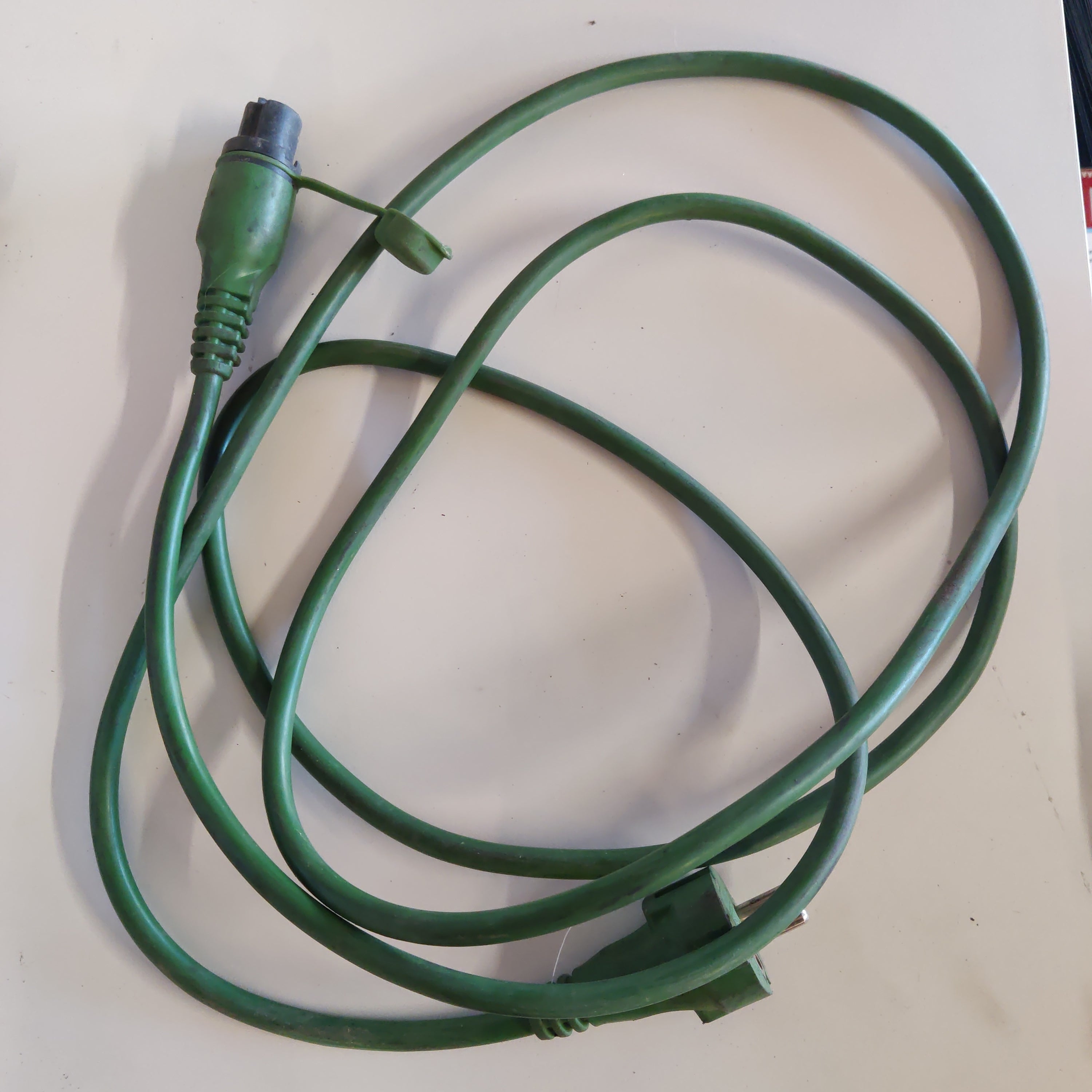 Defa EcoPlug Lohkolämmittimen autoseinäjohto 2,5 m 460920 KÄYTETTY
