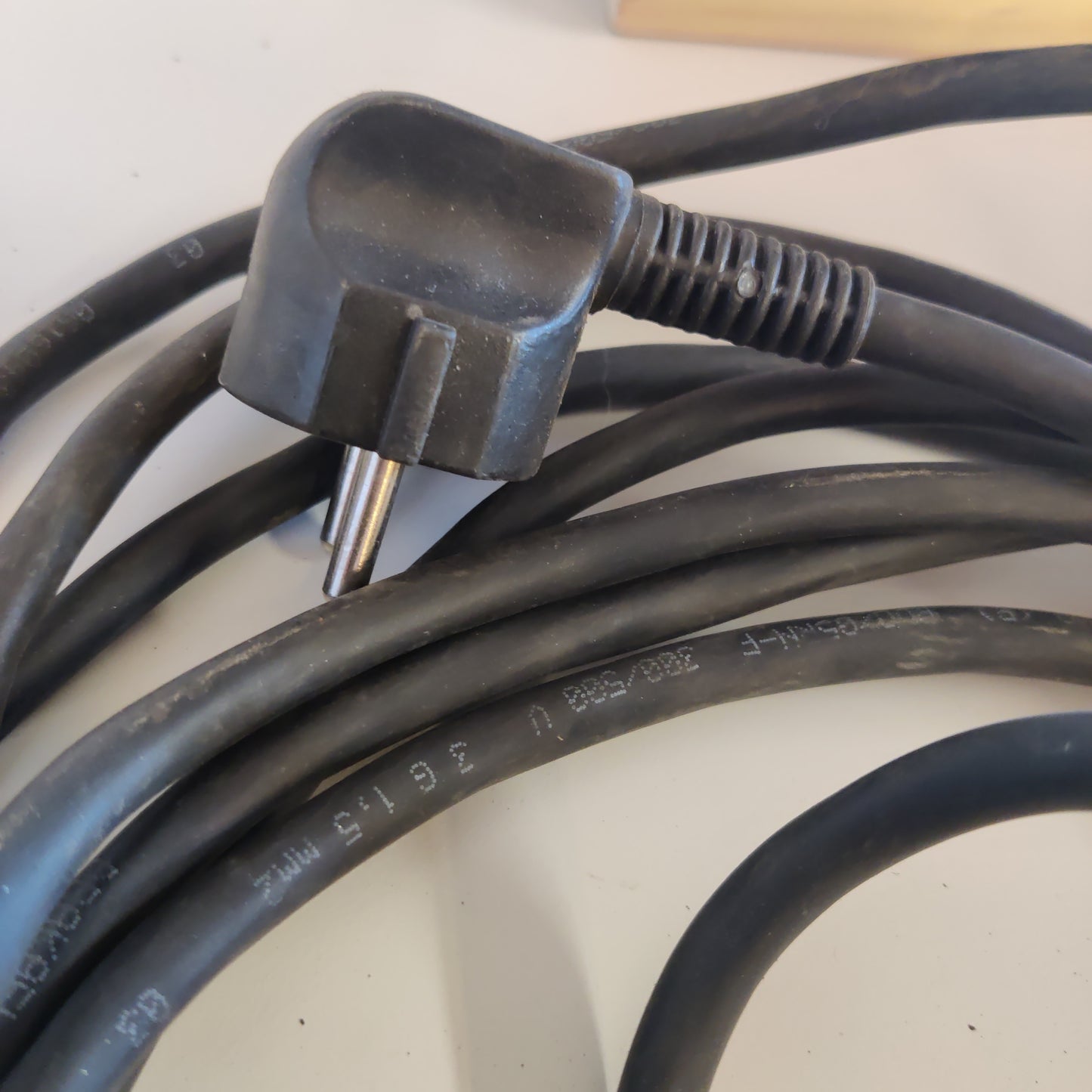 Lohkolämmittimen autoseinäjohto 5m Defa-yhteensopiva KÄYTETTY