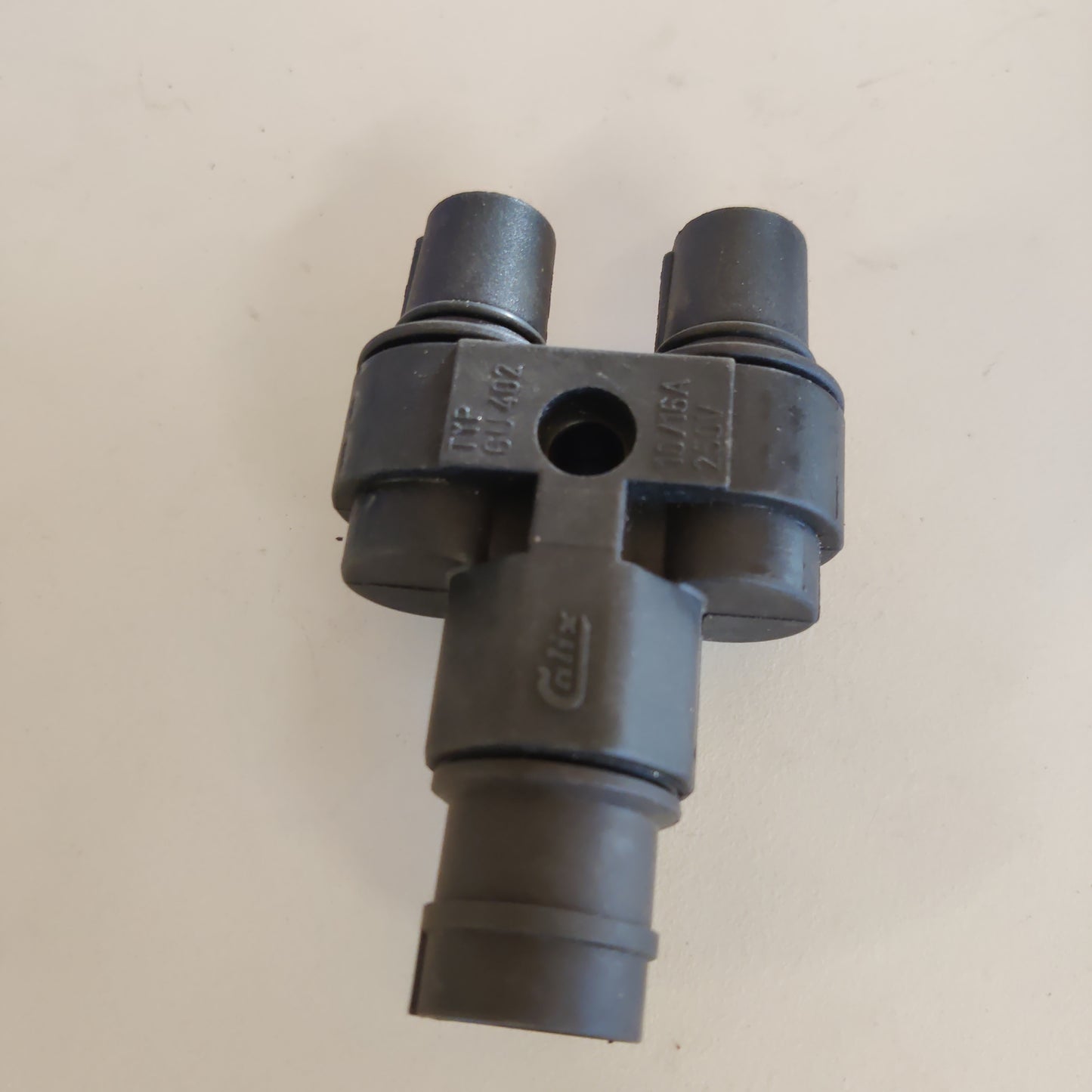 Calix haaroituspistorasia GU402 250V KÄYTETTY