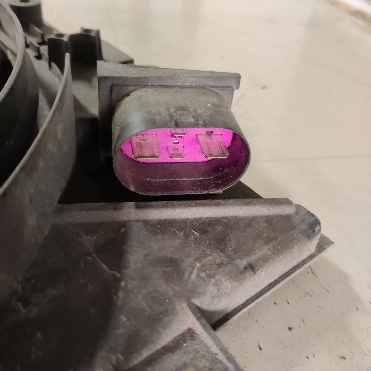 Jäähdyttimen tuuletin sähkö Vw Golf V 1.6 Hatchback 2007 1K0121207T