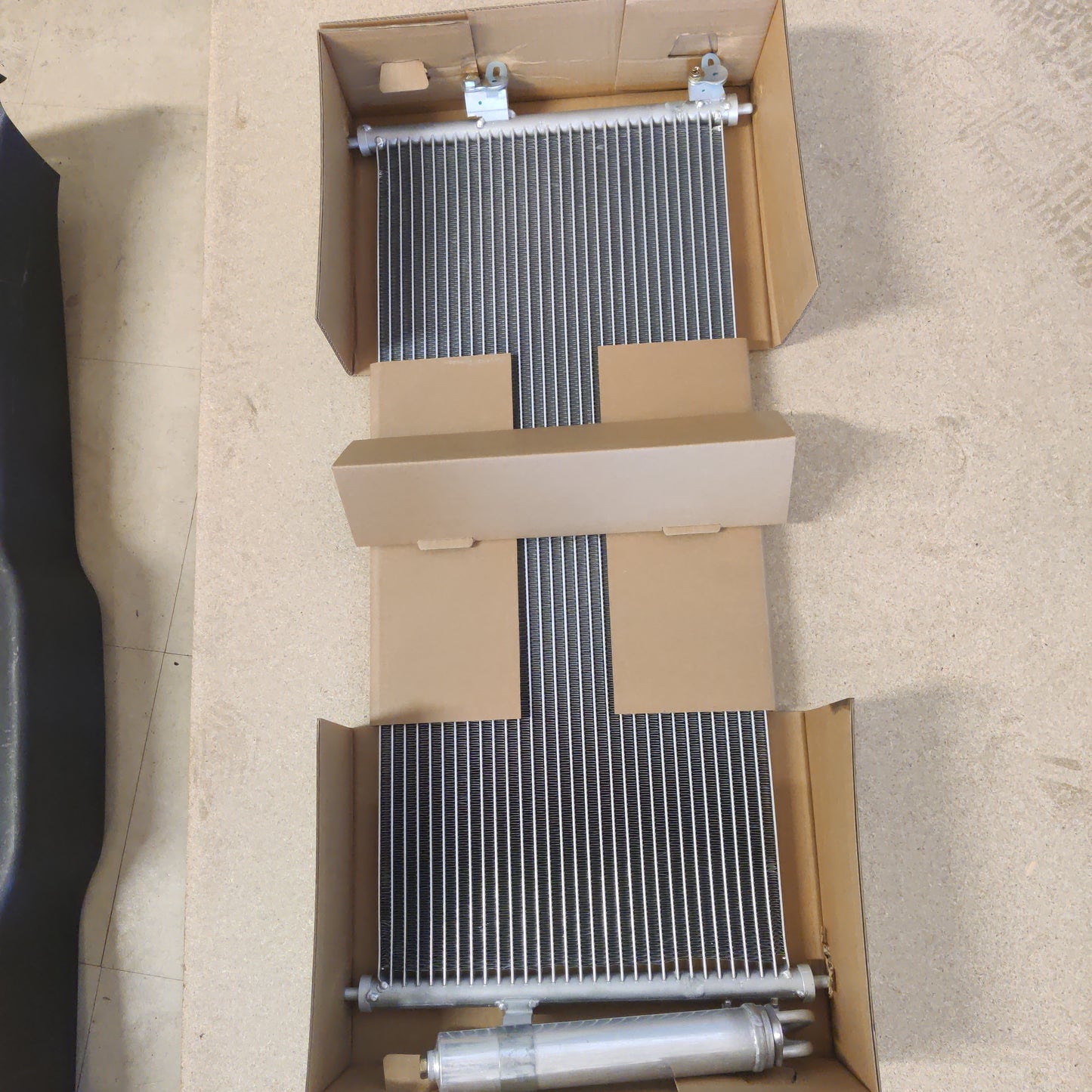 Ilmastointi lauhdutin / kenno Nissan Primera (2000 - 2001) SKCD-0110117 UUSI