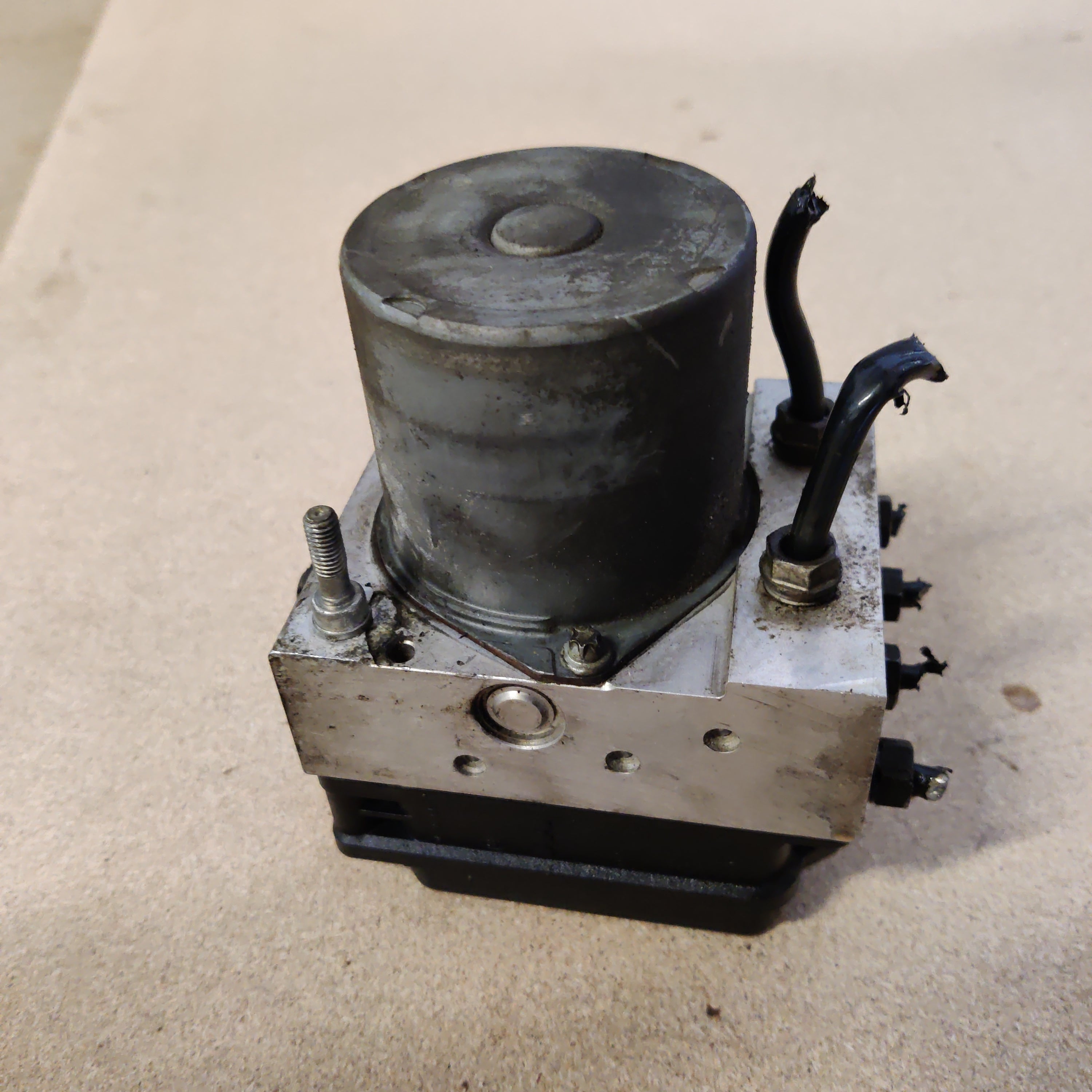 ABS Hydraulikoneisto Audi A4 B7 Avant 2.0 2007, 8E0910517H014