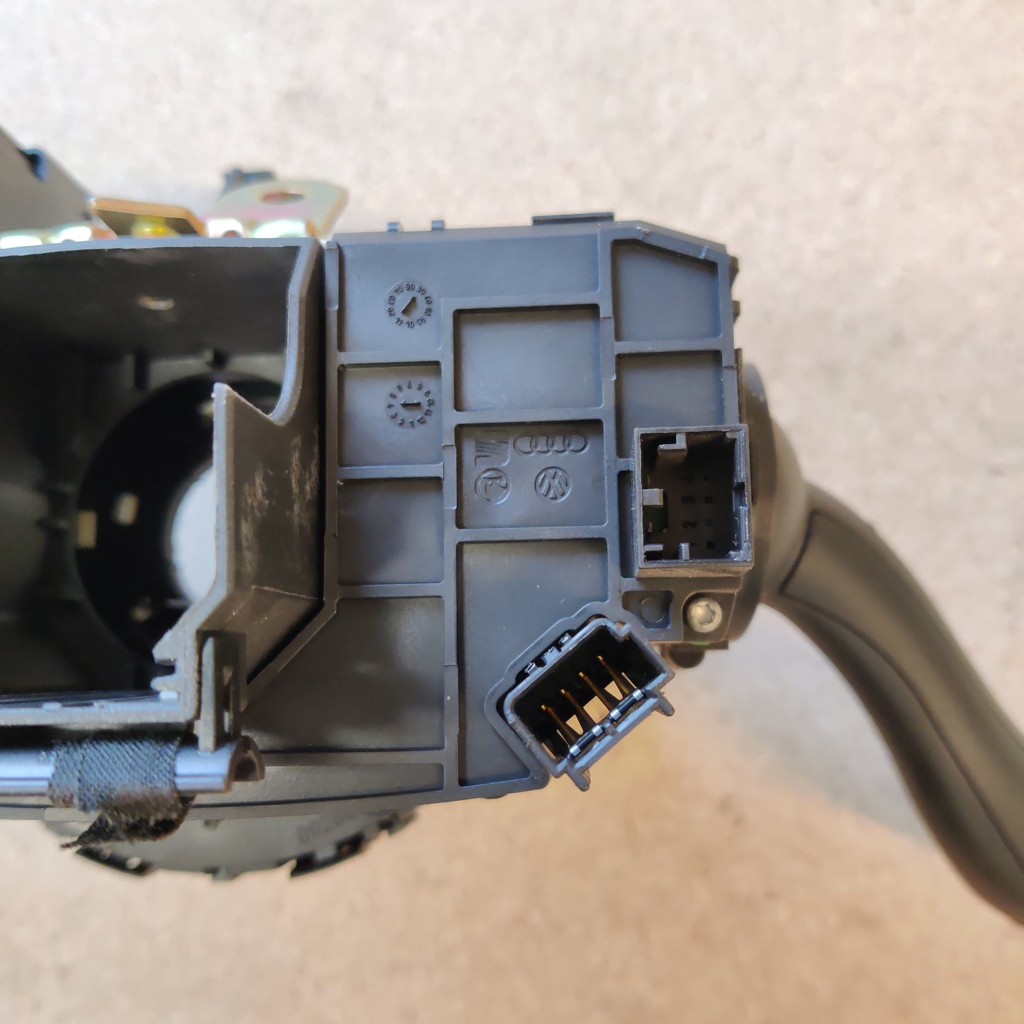 Monitoimivipu keskus ja airbagin kosketinrulla Audi A4 B7 Avant 2.0 2007 1EK0105114410, 8E0953549Q