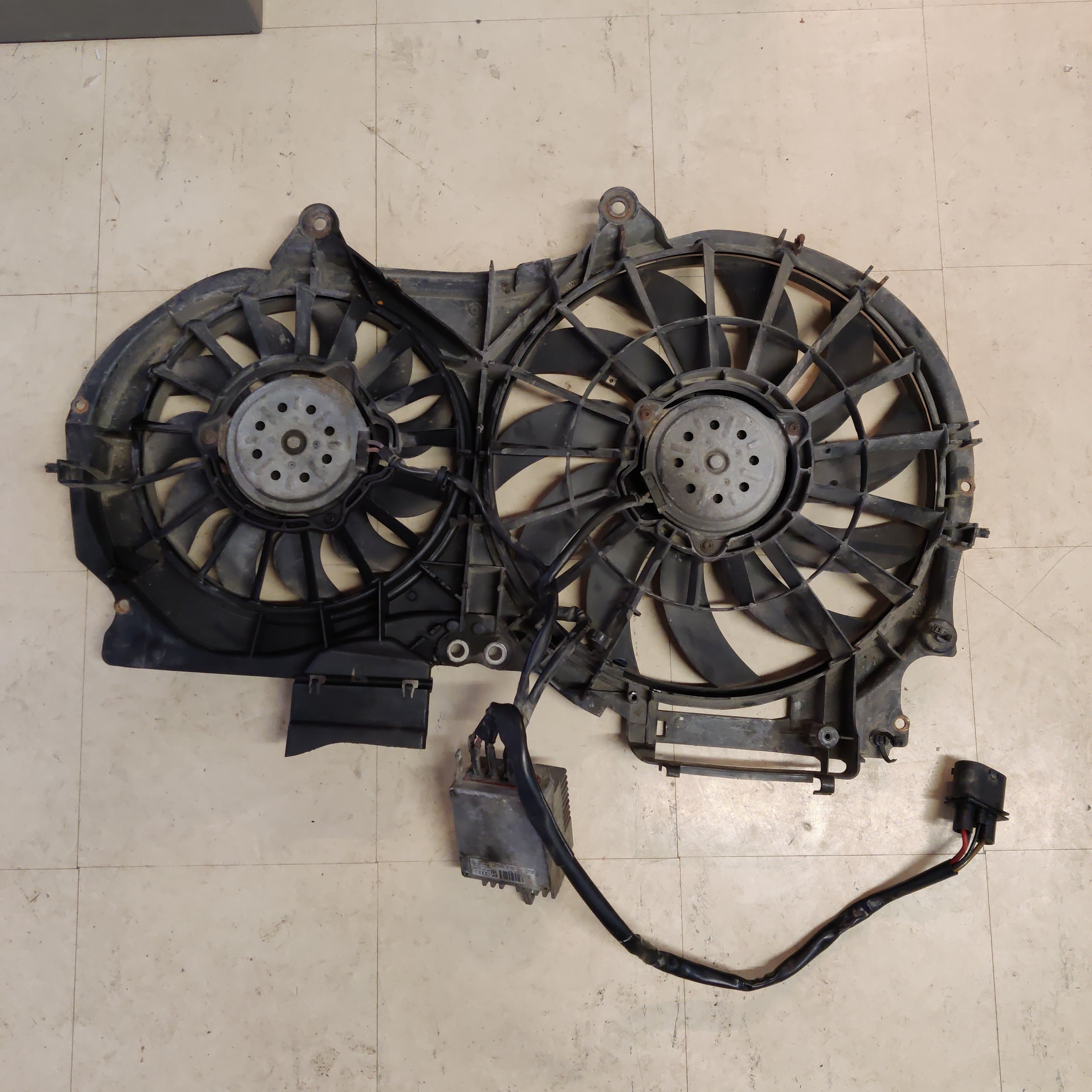 Jäähdyttimen tuuletin sähkö, Valeo Audi A4 B7 Avant 2.0 2007, 8E0121205M, 8E0959501R01