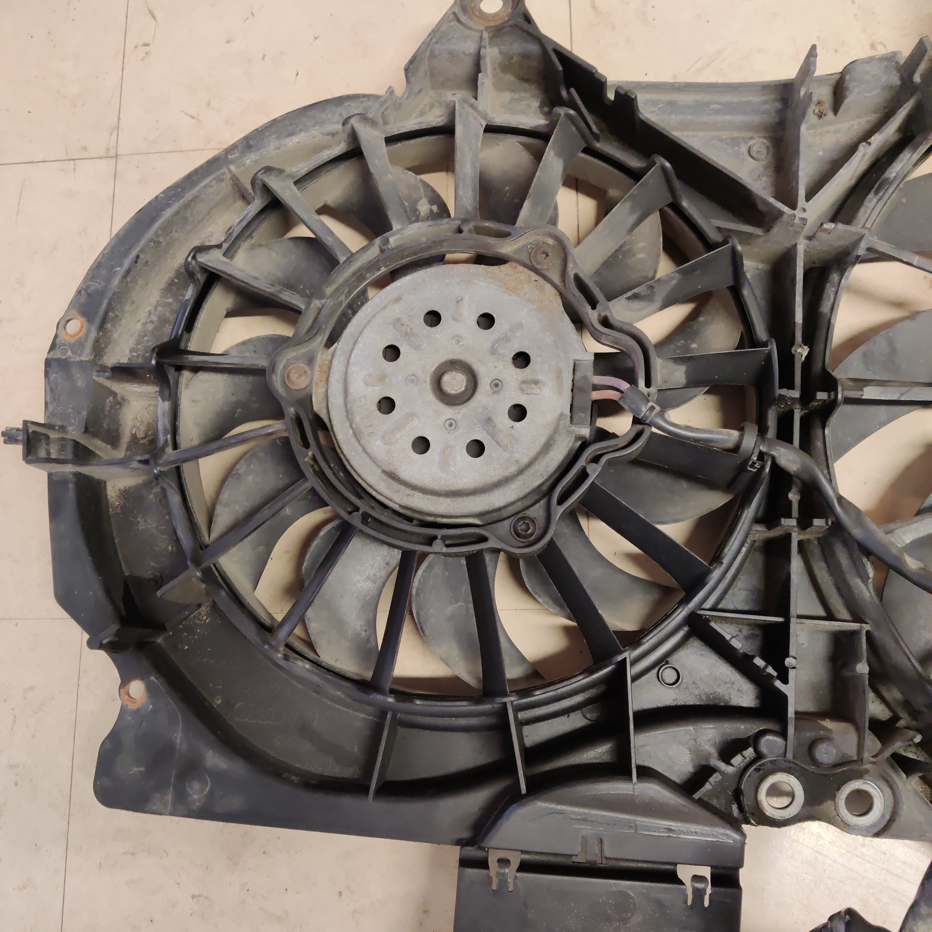 Jäähdyttimen tuuletin sähkö, Valeo Audi A4 B7 Avant 2.0 2007, 8E0121205M, 8E0959501R01
