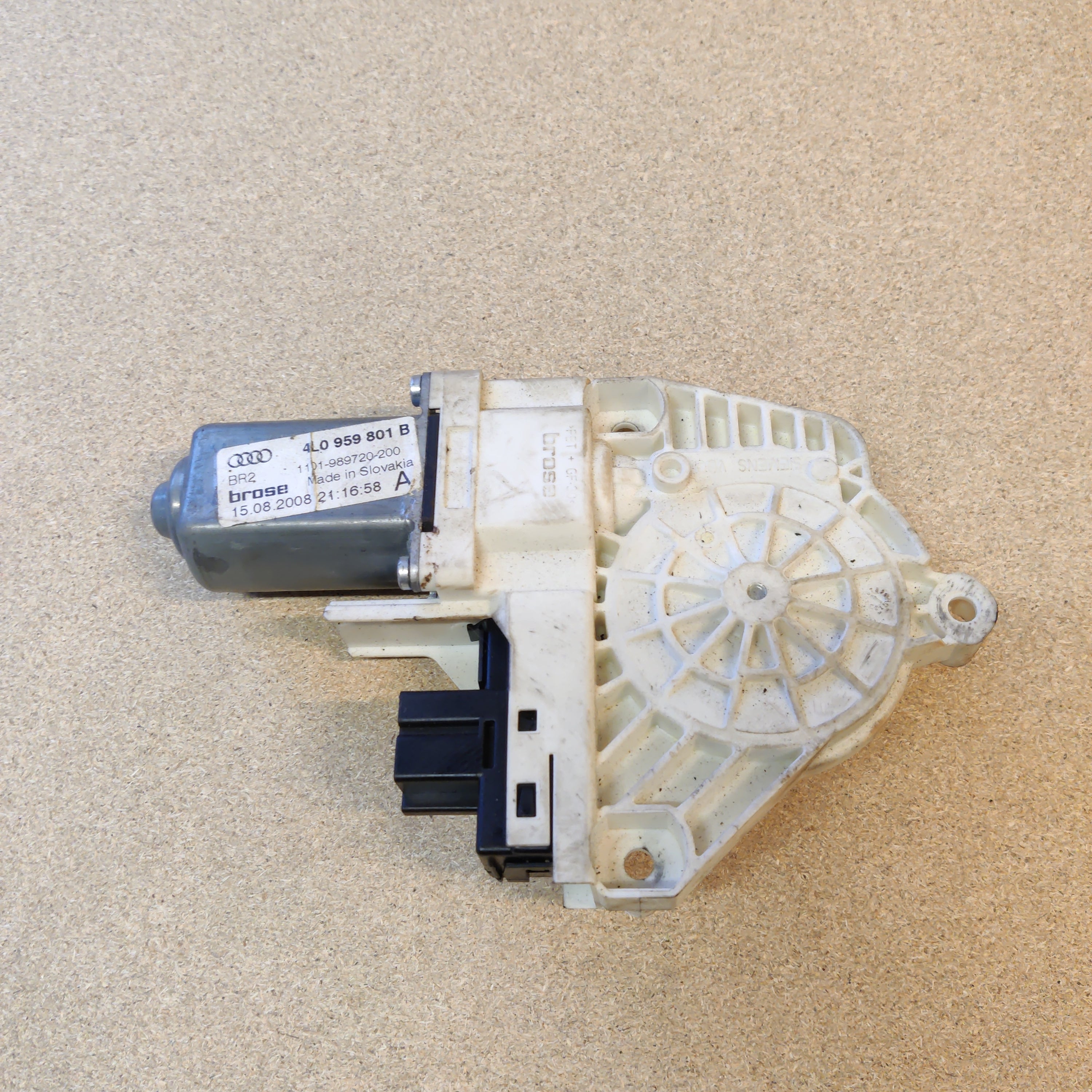 Lasinnostimen moottori vasen taka Audi Q7 4L0959801B
