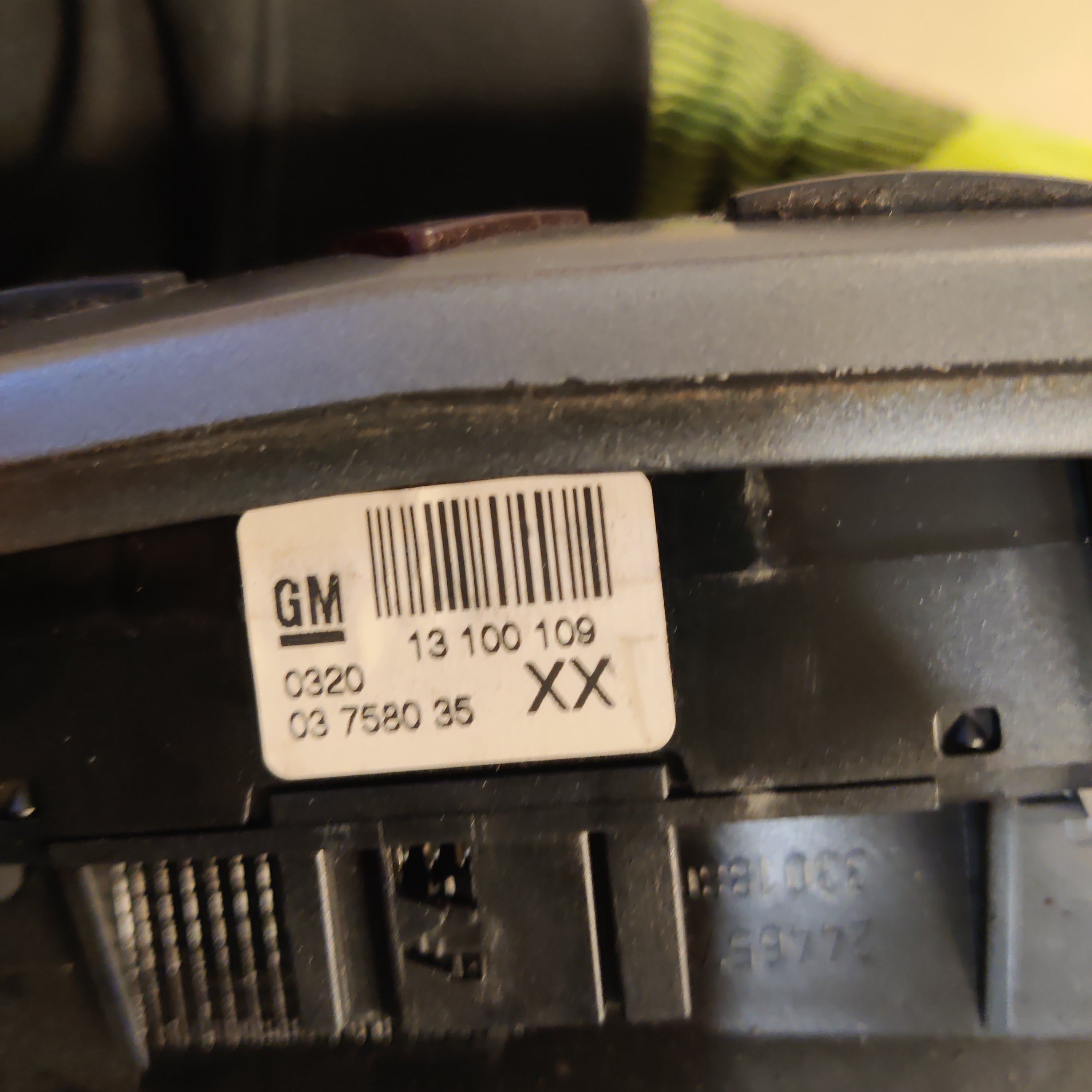 Radiokehys, hätävilkun katkaisin Opel Astra H 2005 Diesel 03758035