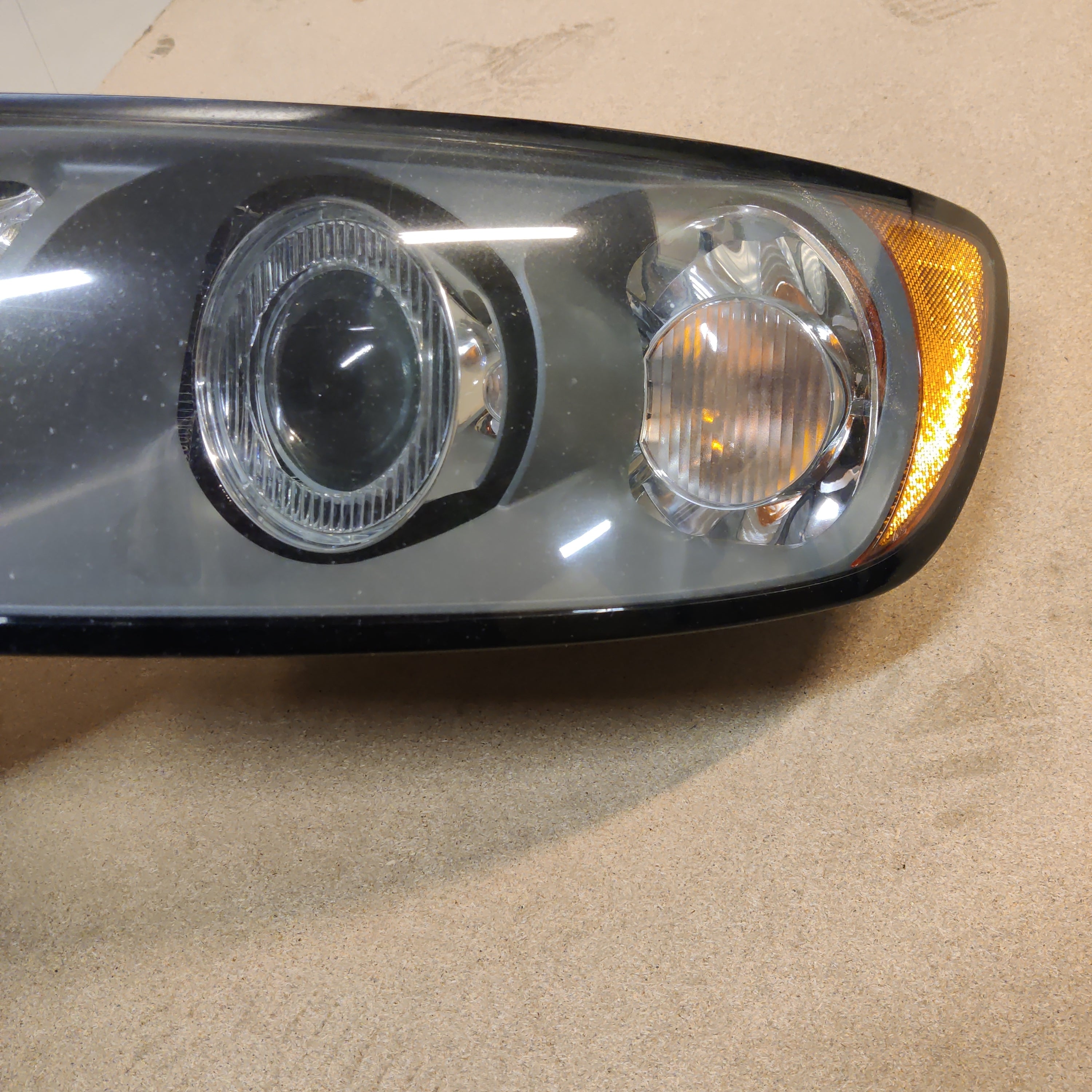 Etuvalo, vasen Volvo V50 1.8 bensa 2004 30698885