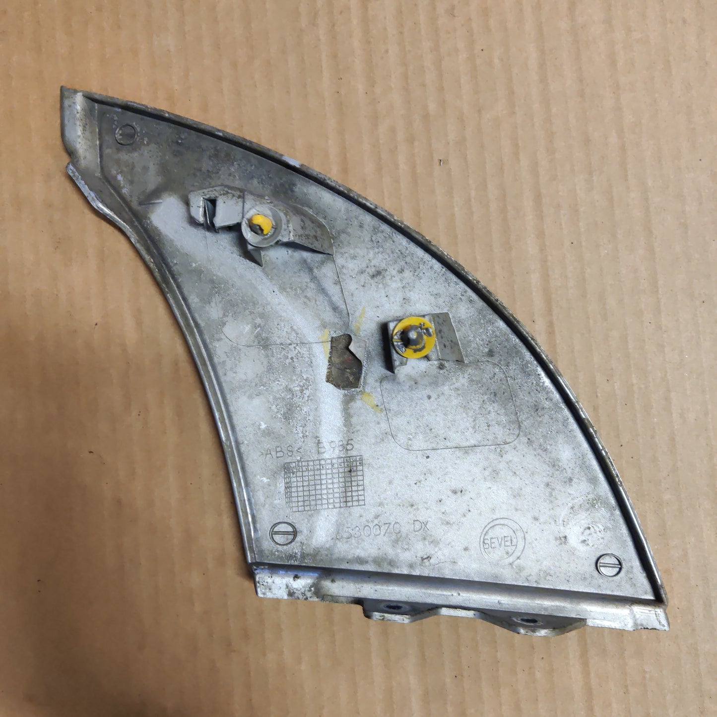 Ajovalotuki oikea, Citroen Jumper II Bussi 2.2 HDi 100 2010, 06530070