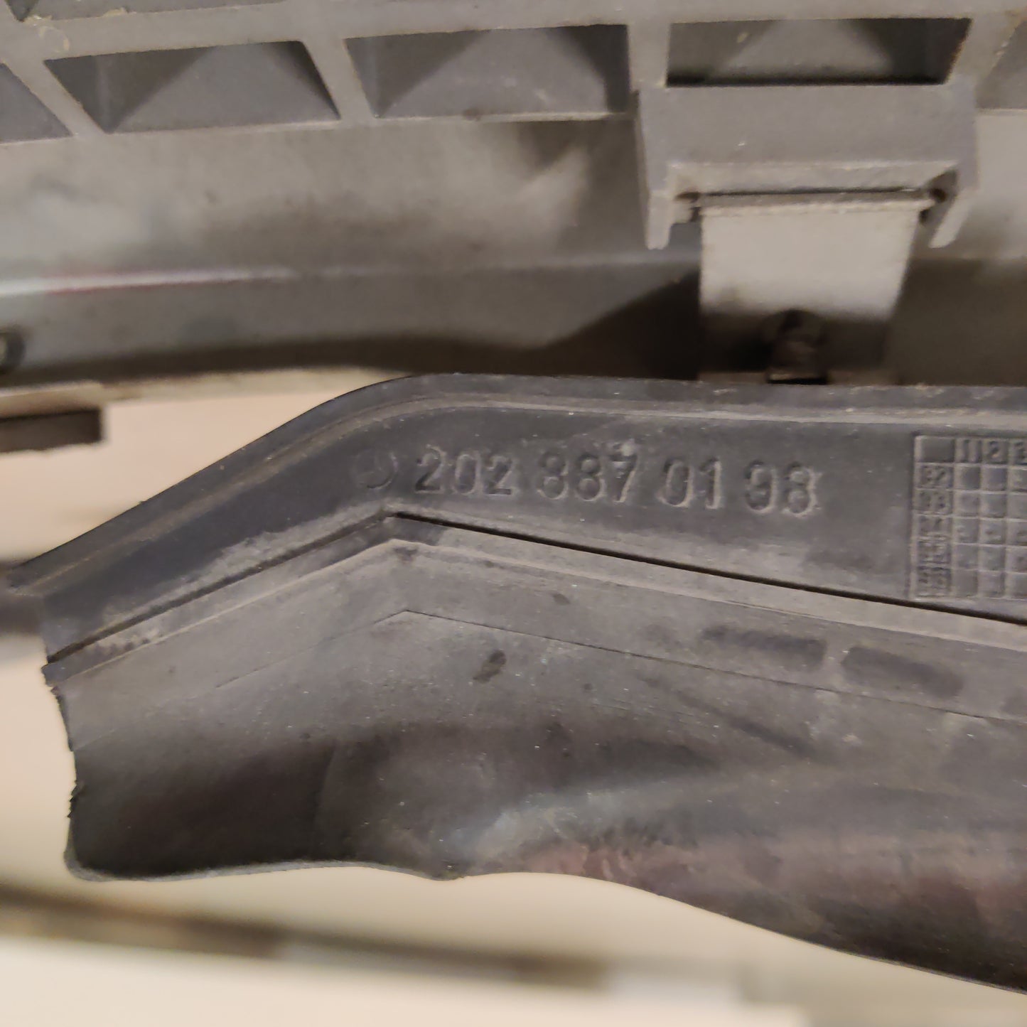 Etusäleikkö Täydellinen Mb C-klass W202 1994-2000, 2028870198