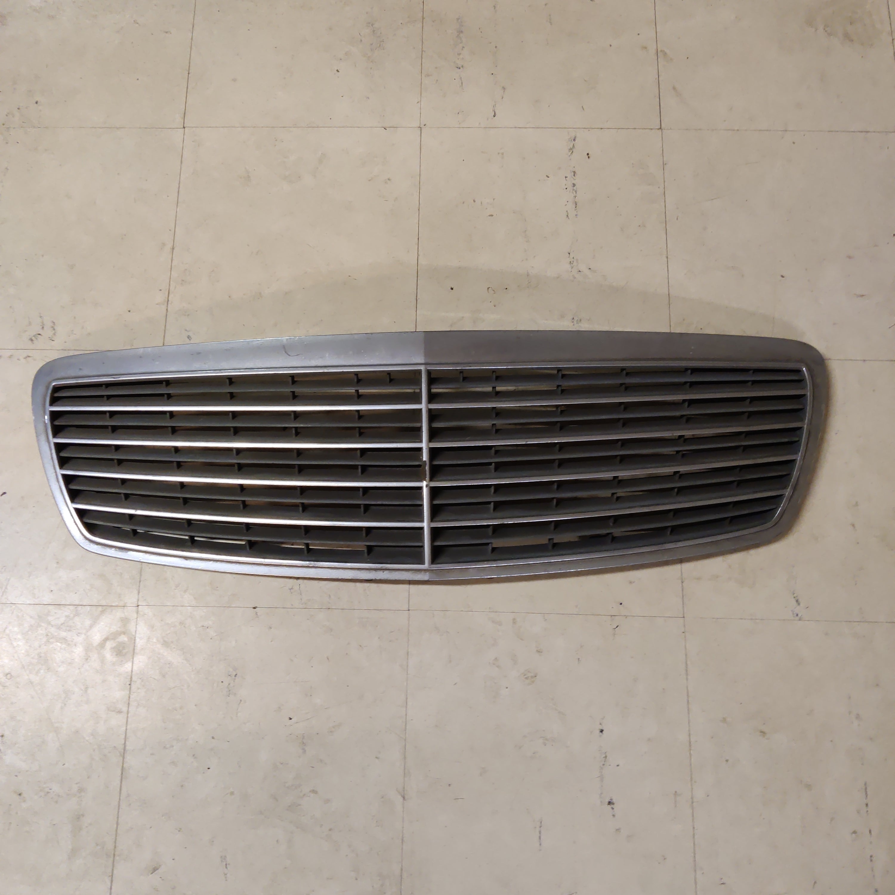 Etusäleikkö Täydellinen , Mercedes E-Class W211 2002-2009, A2118800283
