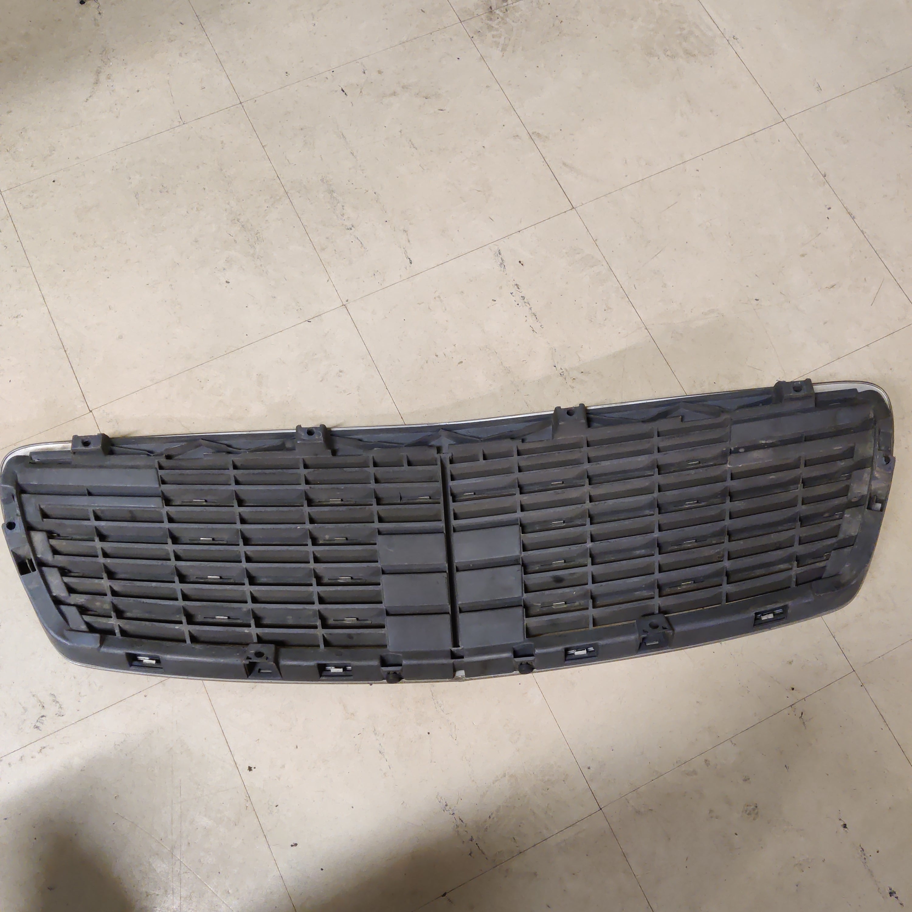 Etusäleikkö Täydellinen , Mercedes E-Class W211 2002-2009, A2118800283