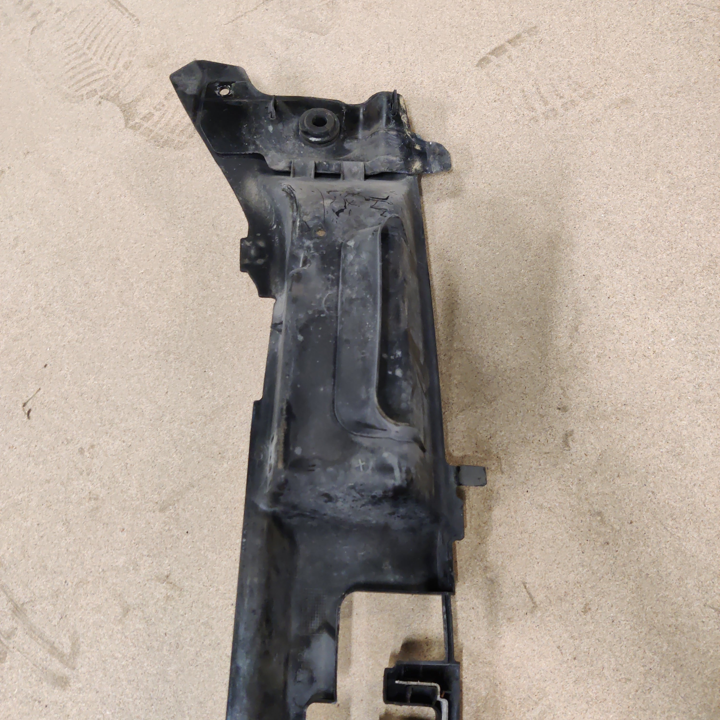 Muovi lukkopellin päälle, etu, Volvo V50 1.8 bensa 2004, 30716338