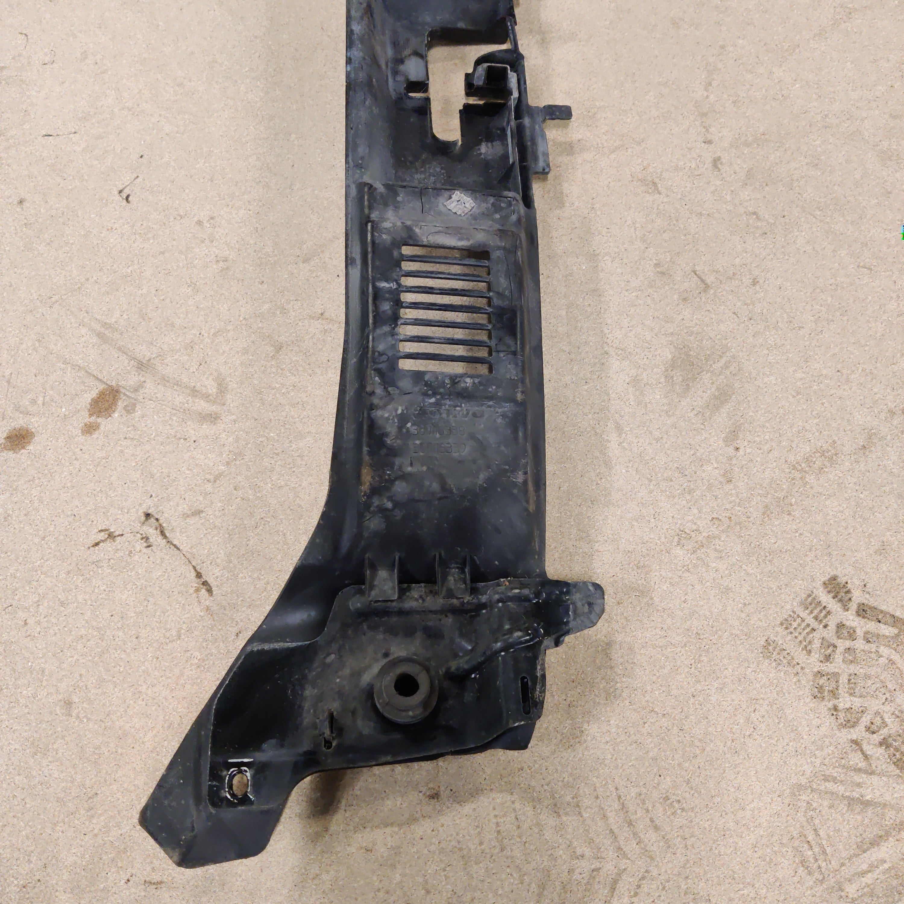Muovi lukkopellin päälle, etu, Volvo V50 1.8 bensa 2004, 30716338