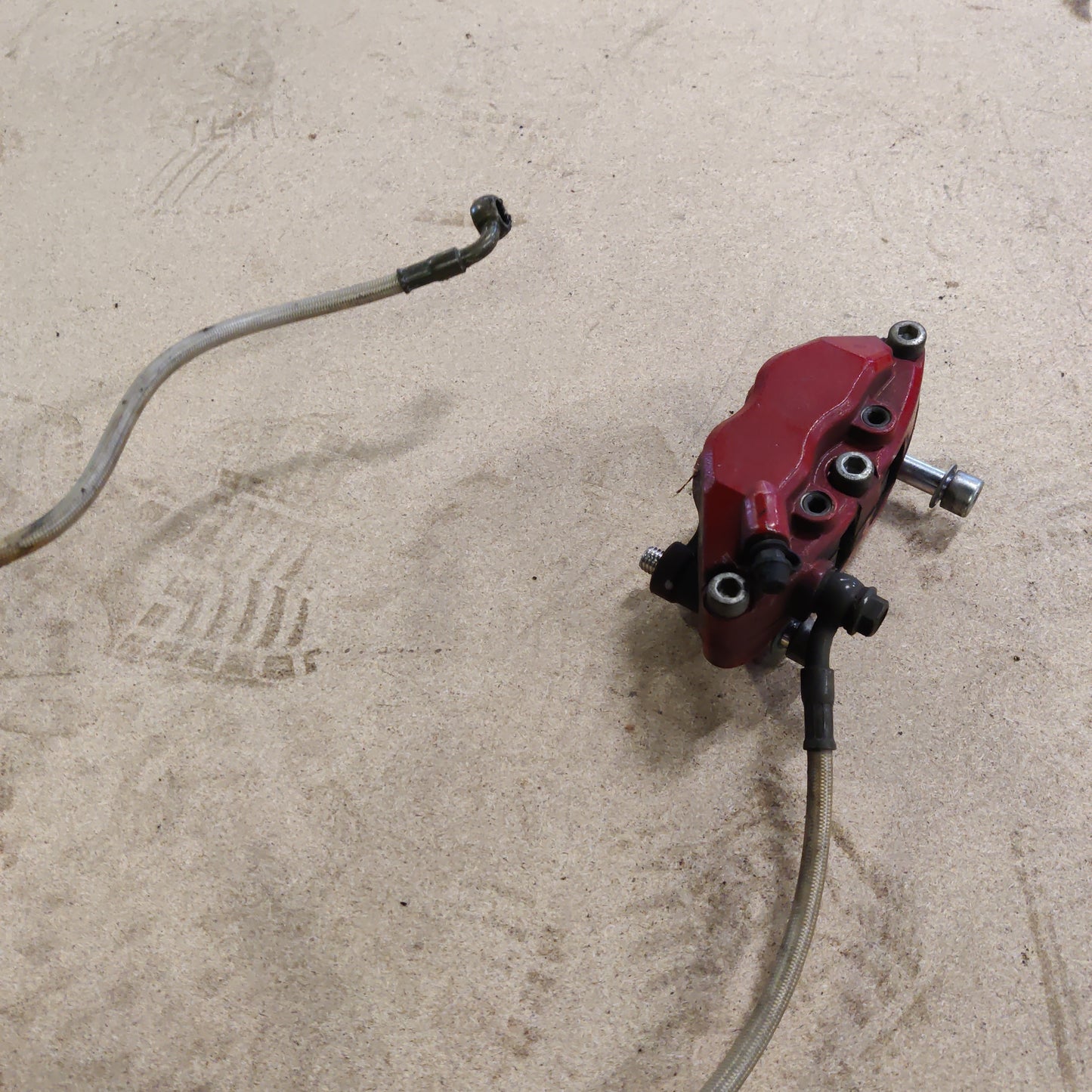 Etujarrupalat ja satula Peugeot Speedfight 3 skootteri