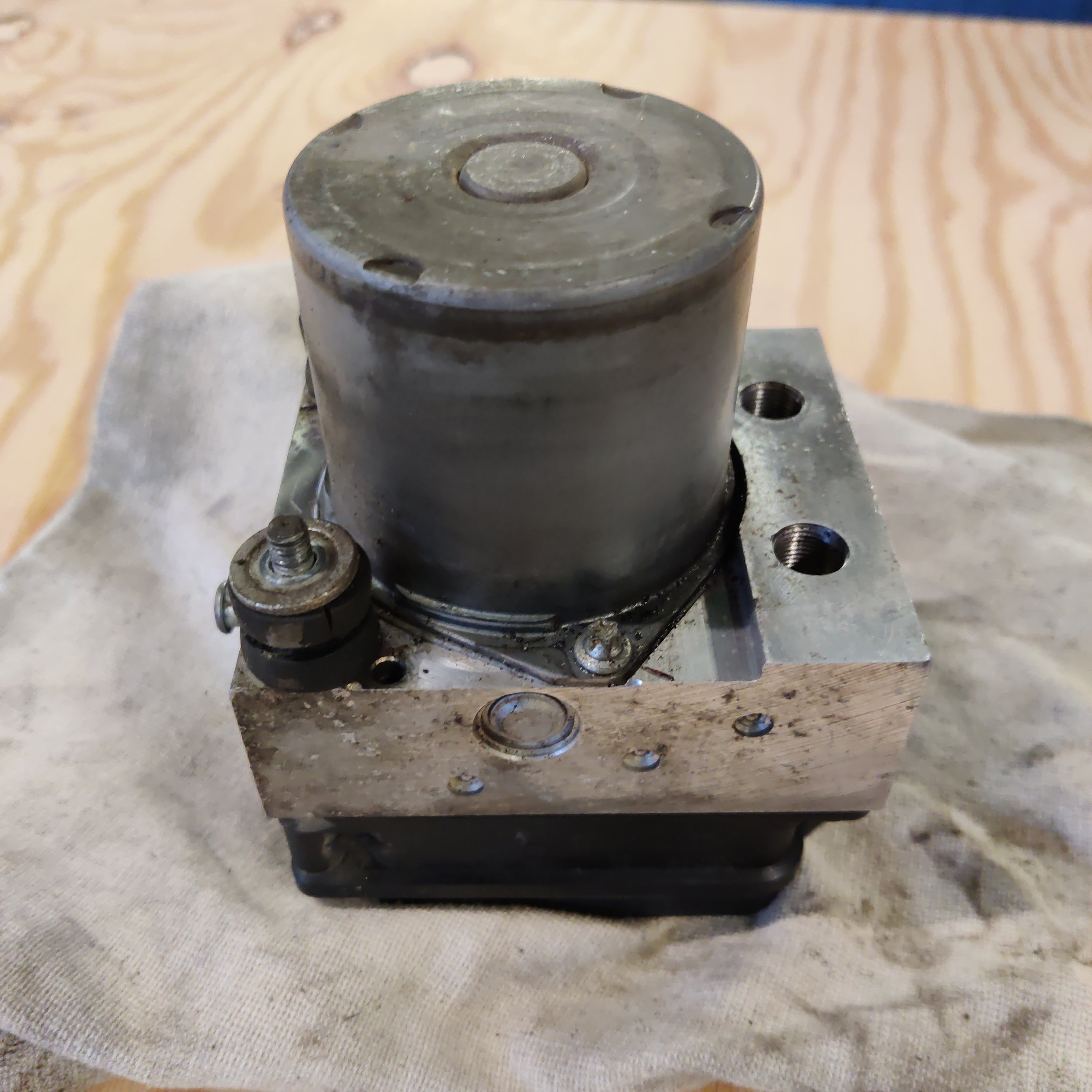 ABS Hydraulipumppu Citroen Jumper II Bussi 2.2 HDi 100 2010, 51804597