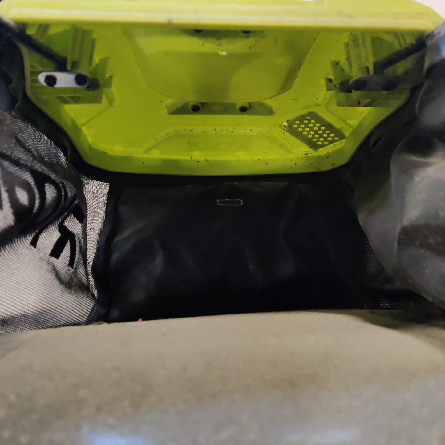 Ruohonkeräyspussi Ryobi ruohonleikkuri RLM13E33S, 5131037072, 5131037075 KÄYTETTY