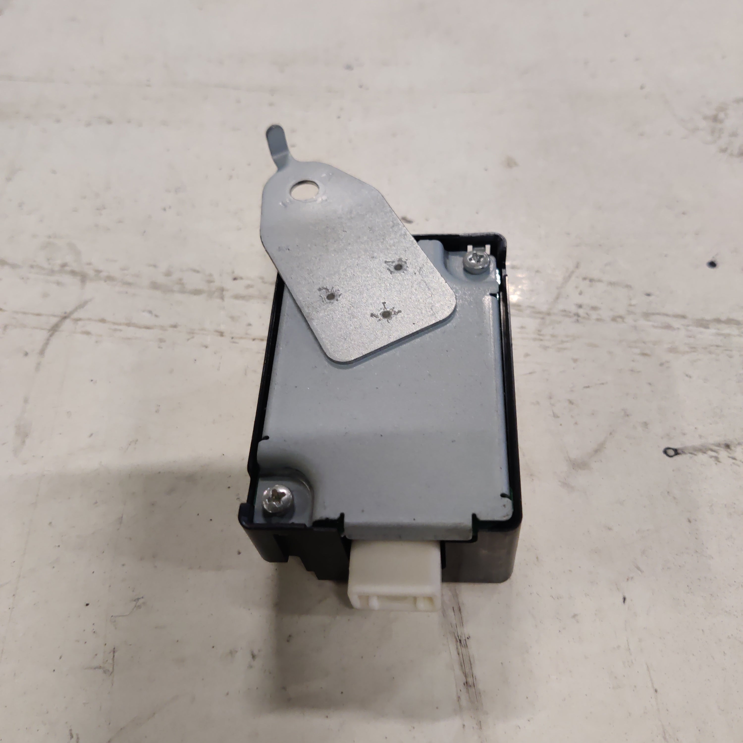 Ohjausyksikkö ovi, Toyota RAV 4 III 2.0 4WD 2006, 89741-42220