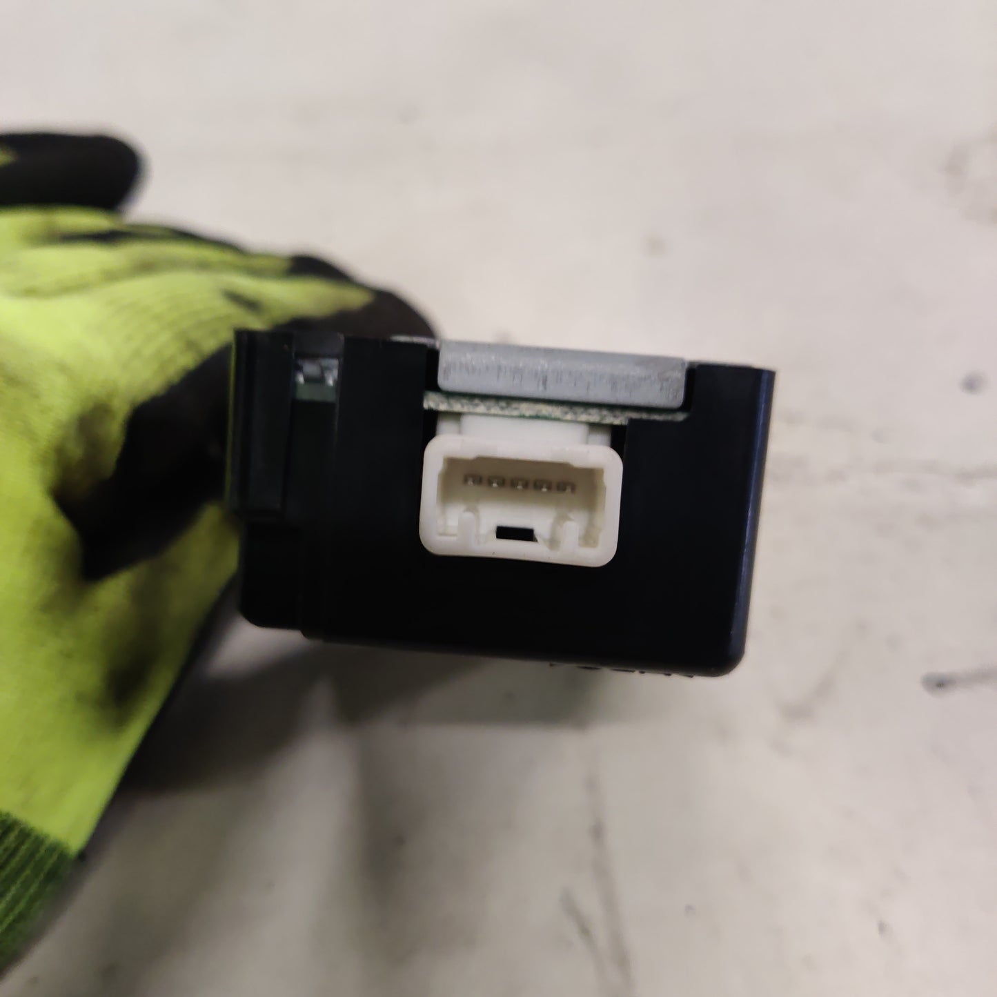 Ohjausyksikkö ovi, Toyota RAV 4 III 2.0 4WD 2006, 89741-42220