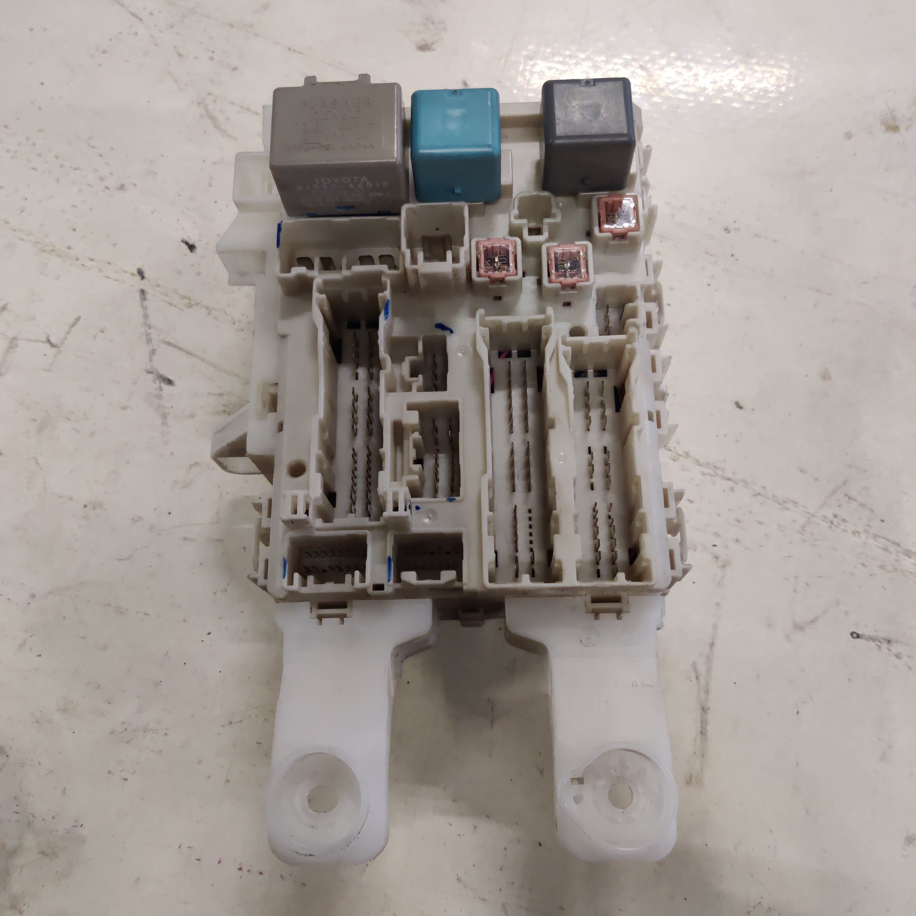 Sulakerasia Toyota RAV 4 III 2.0 4WD 2006, 82730-42010
