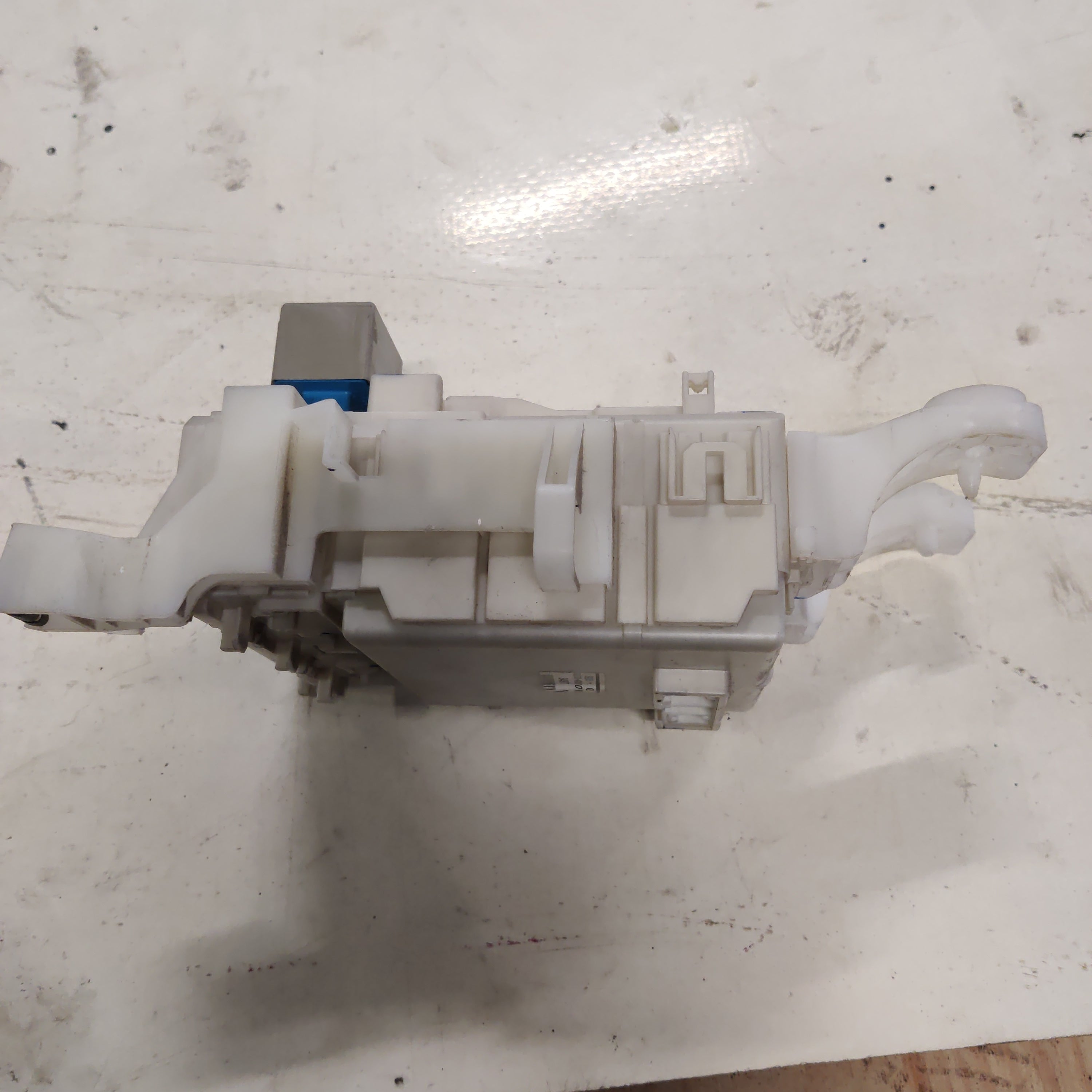 Sulakerasia Toyota RAV 4 III 2.0 4WD 2006, 82730-42010