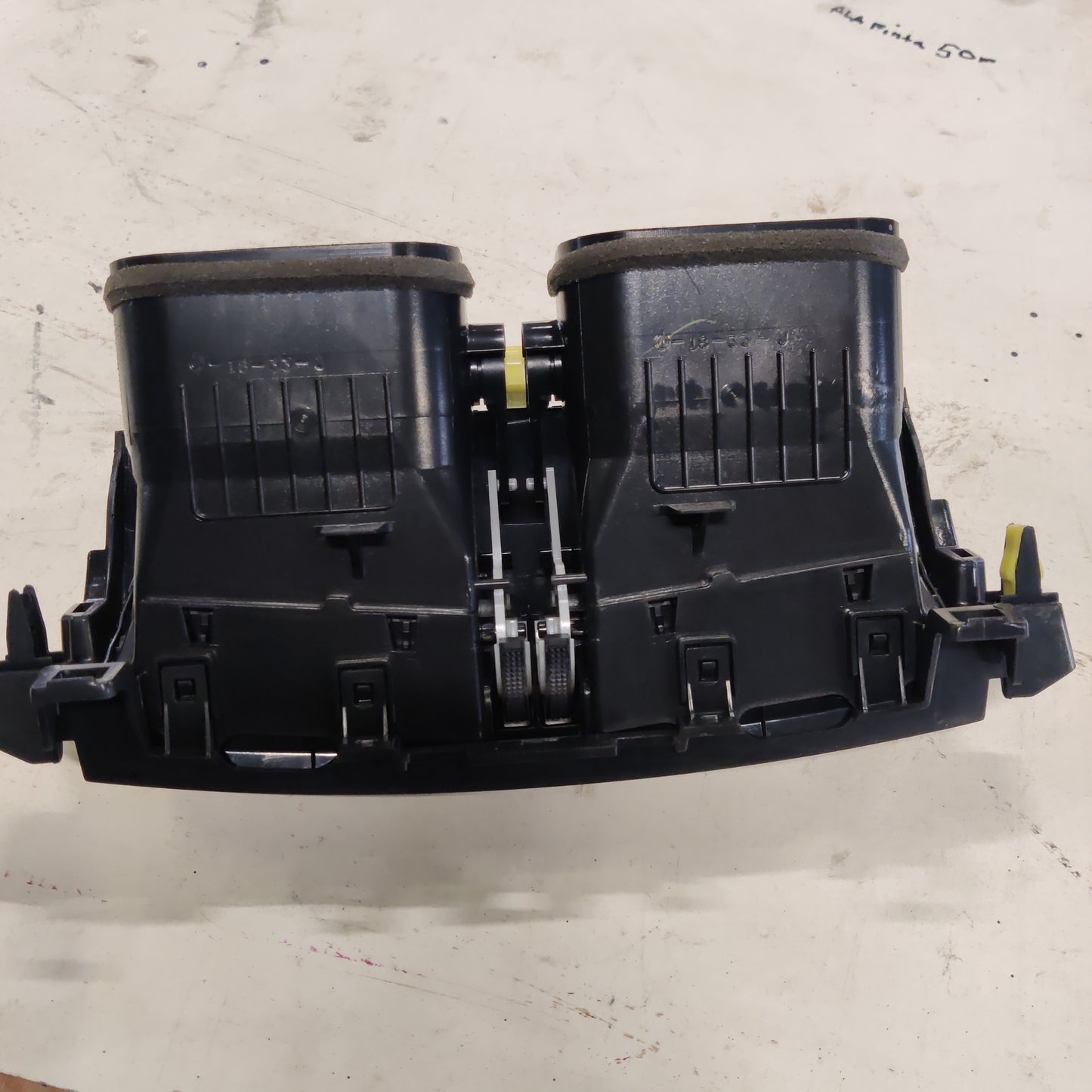 Lämmitys/tuuletus säleikkö Toyota RAV 4 III 2.0 4WD 2006, 355632-3011