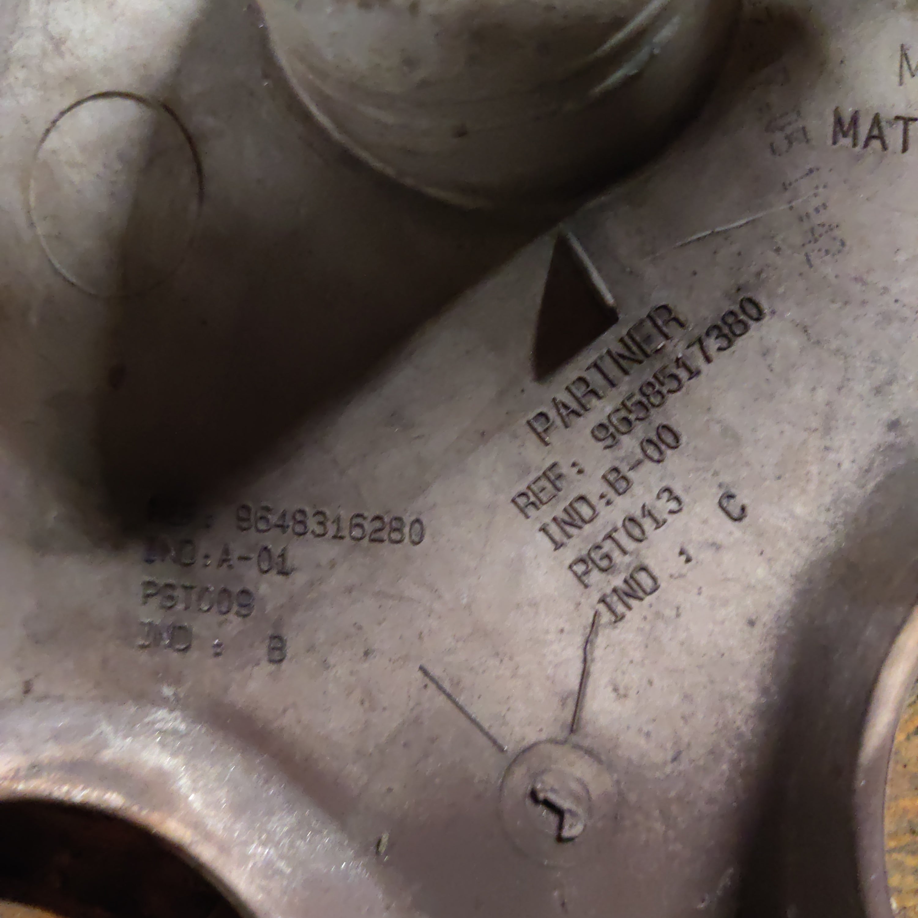 Pölykapseli 1 kpl 14" Peugeot 206 9648316280