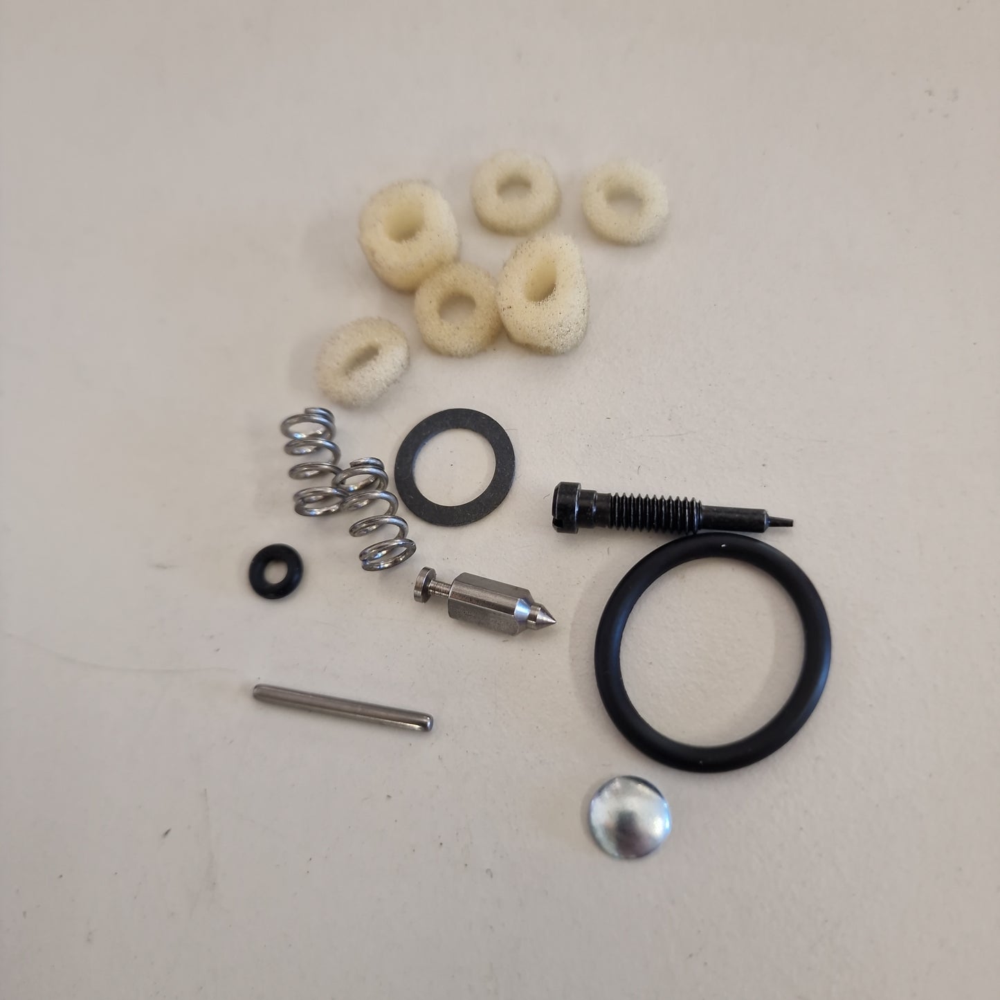 Kaasuttimen korjaussarja B&S 497937 POISTOTUOTE