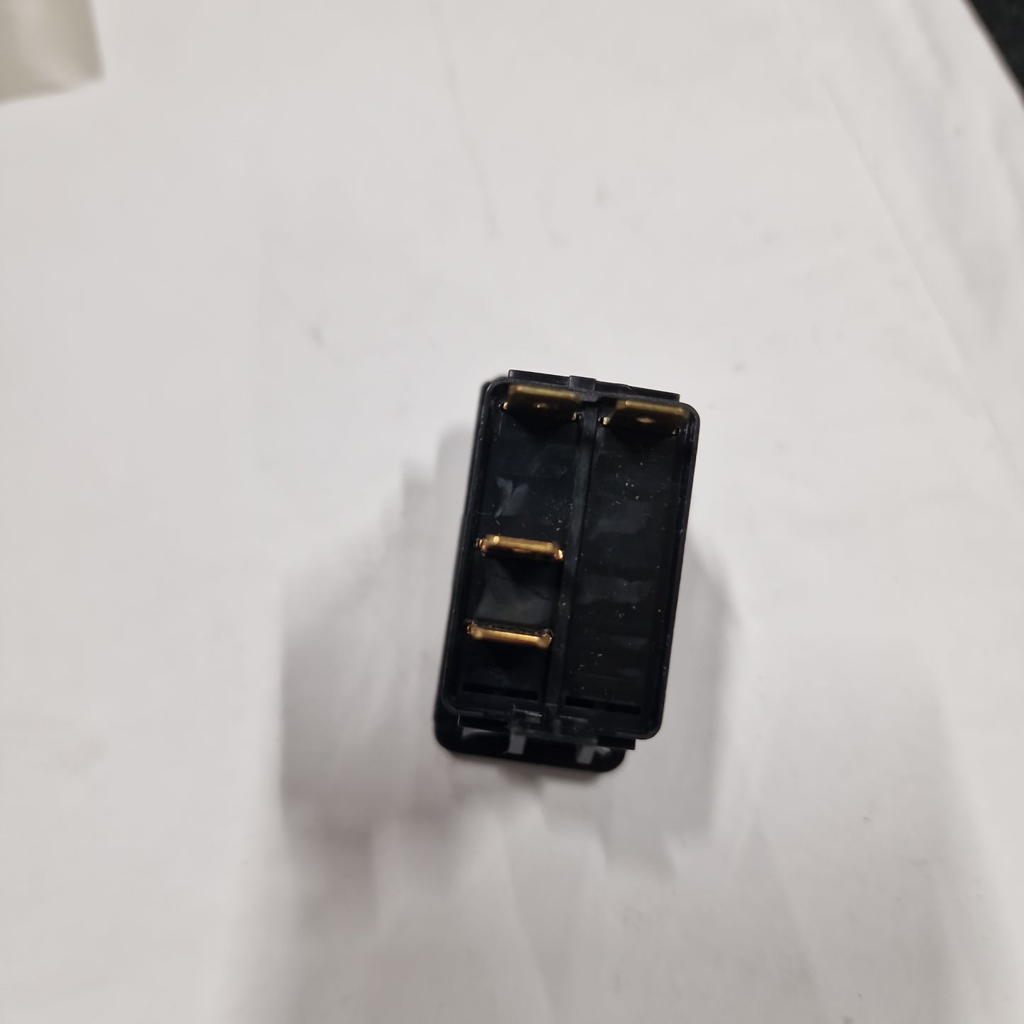 Nostolaitteen katkaisin Massey Ferguson 4215, 4220, 3812633M1