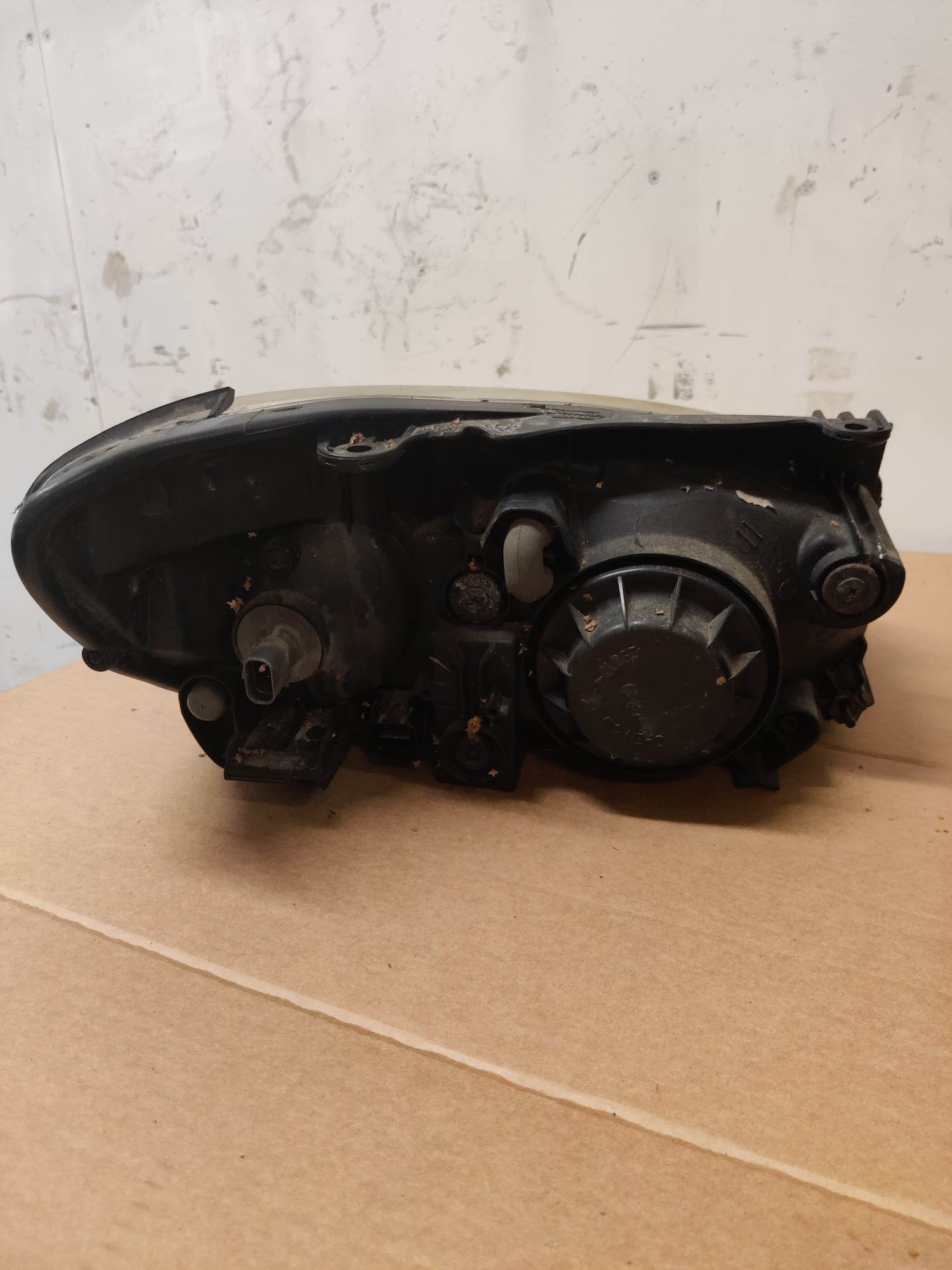 Etuvalo, vasen Kia Cerato I Viistoperä 1.6 2005, 92101-2F0