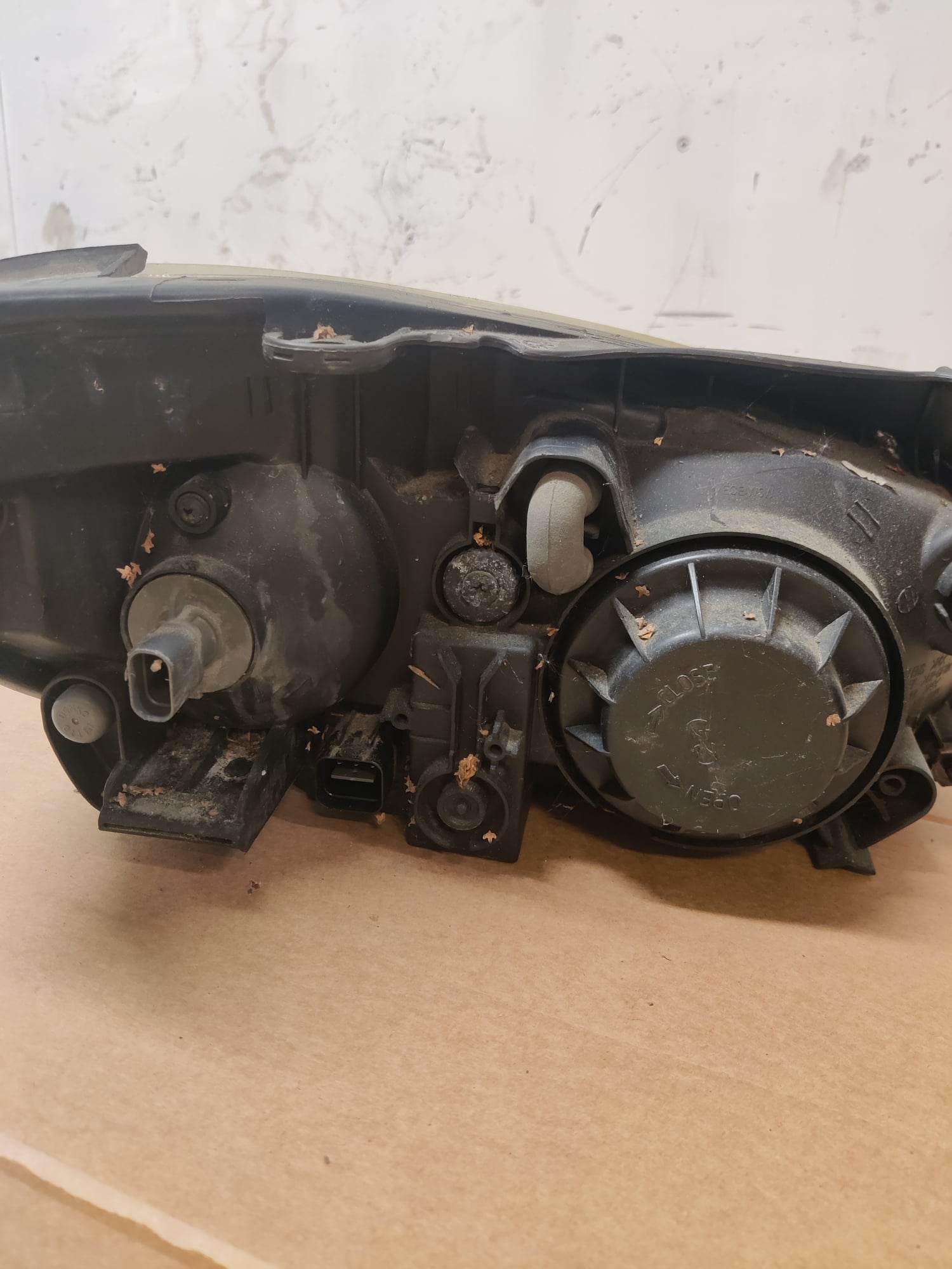 Etuvalo, vasen Kia Cerato I Viistoperä 1.6 2005, 92101-2F0