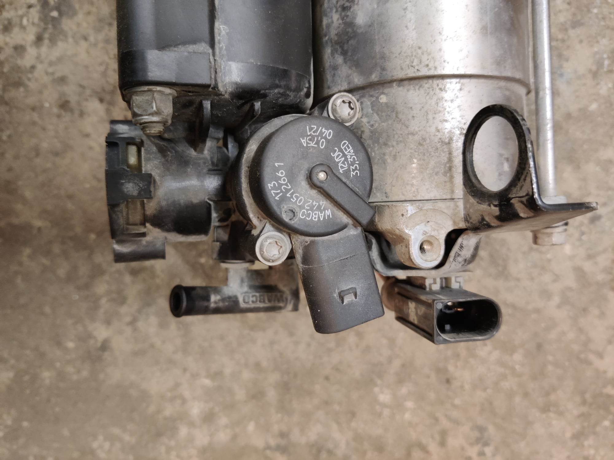 Ilmajousituksen kompressori Mercedes-Benz 4420512661