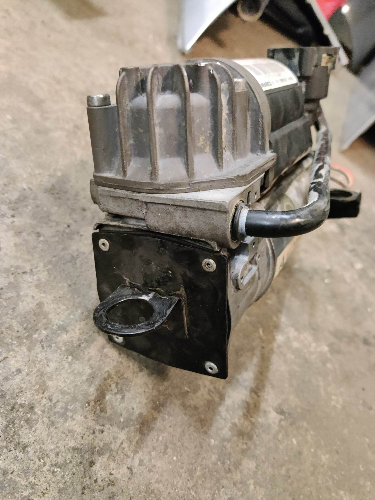 Ilmajousituksen kompressori Mercedes-Benz 4420512661