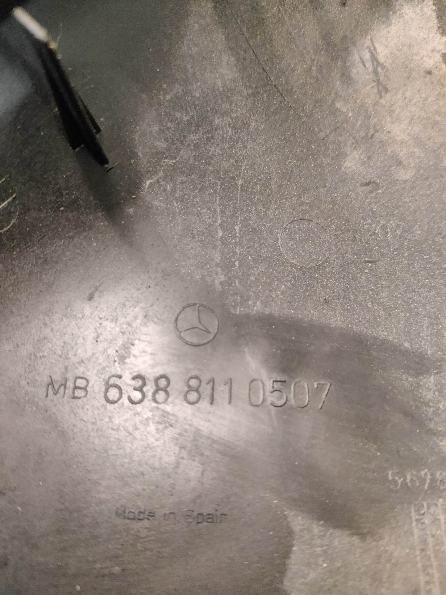 Peruutuspeilin suojus, oikea, Mercedes Benz Vito Umpikori 110 D 2.3 (638.074, 638.078), 6388110507