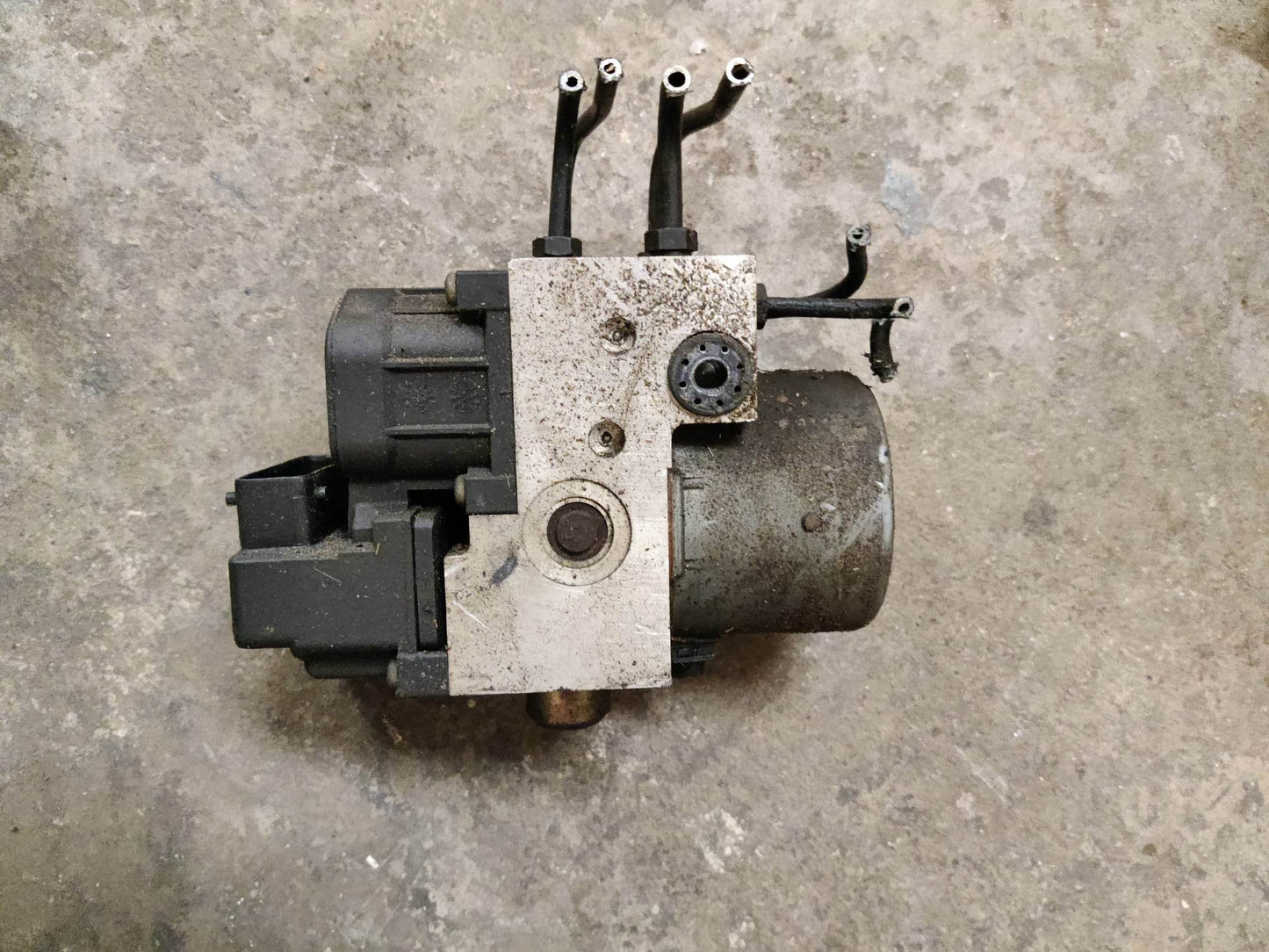 Bosch ABS-pumppu Audi A4 B5 1.6 bensiini 1997, 0265216411, 8E0614111