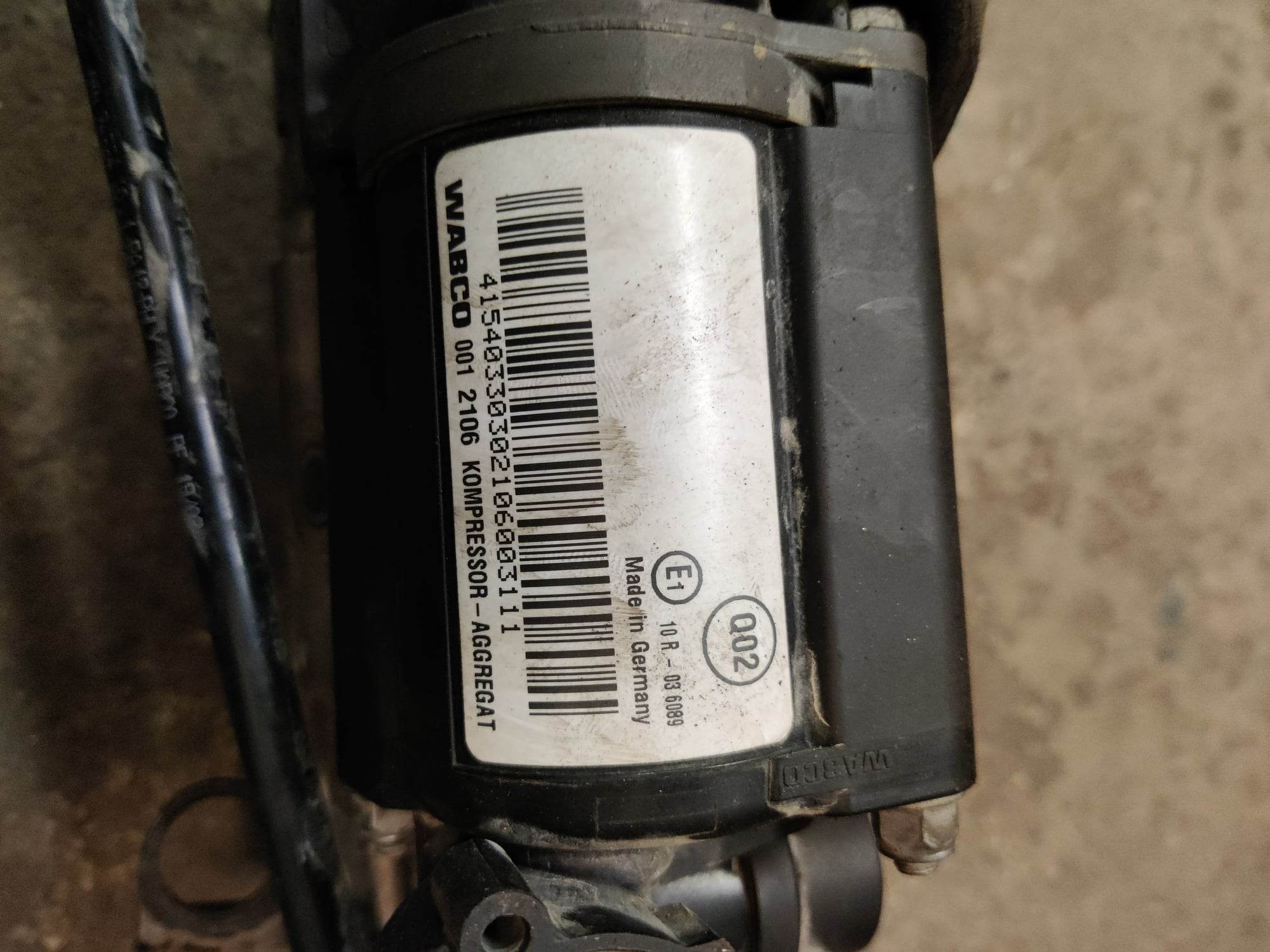 Ilmajousituksen kompressori Mercedes-Benz 4420512661