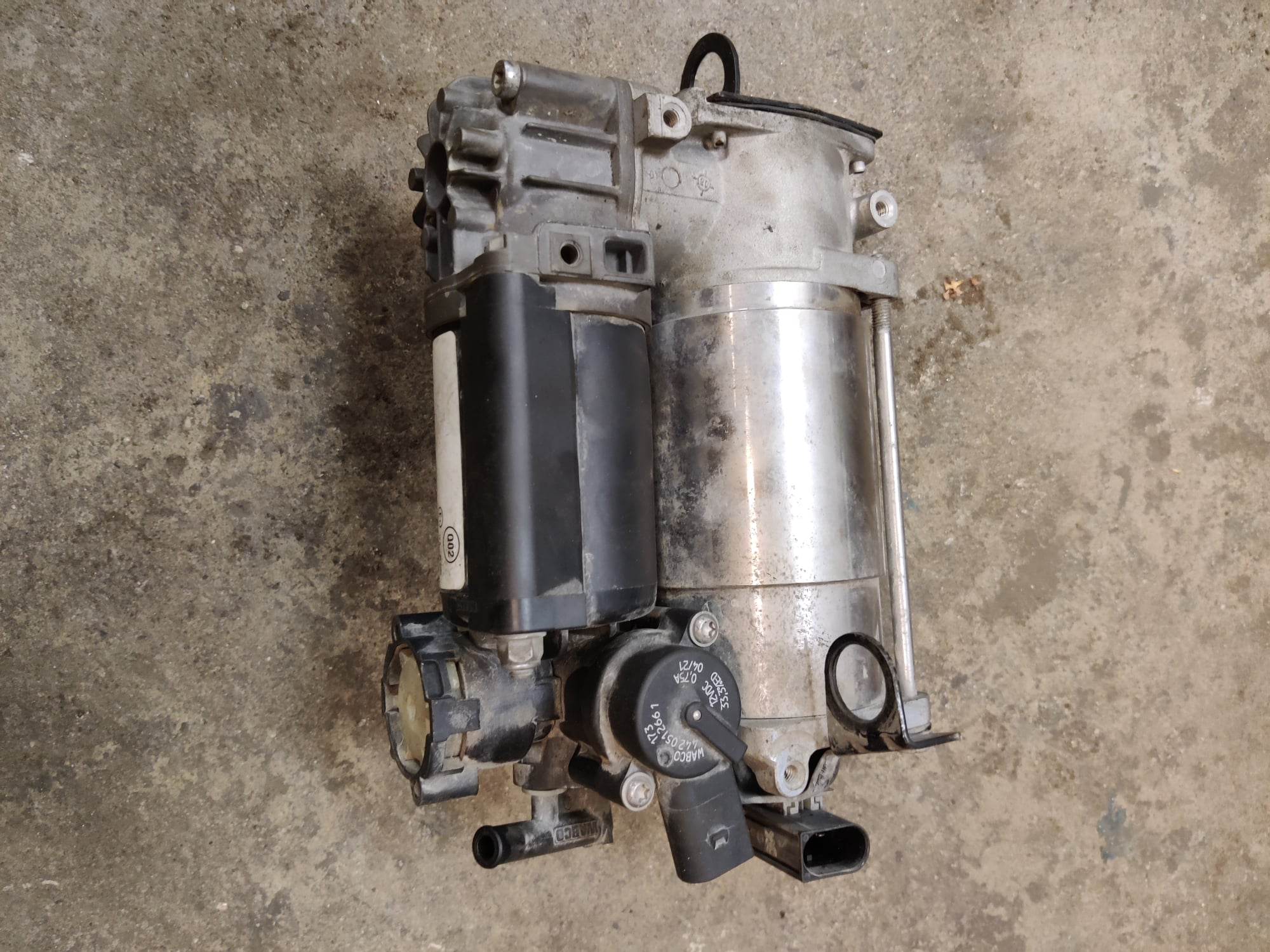 Ilmajousituksen kompressori Mercedes-Benz 4420512661
