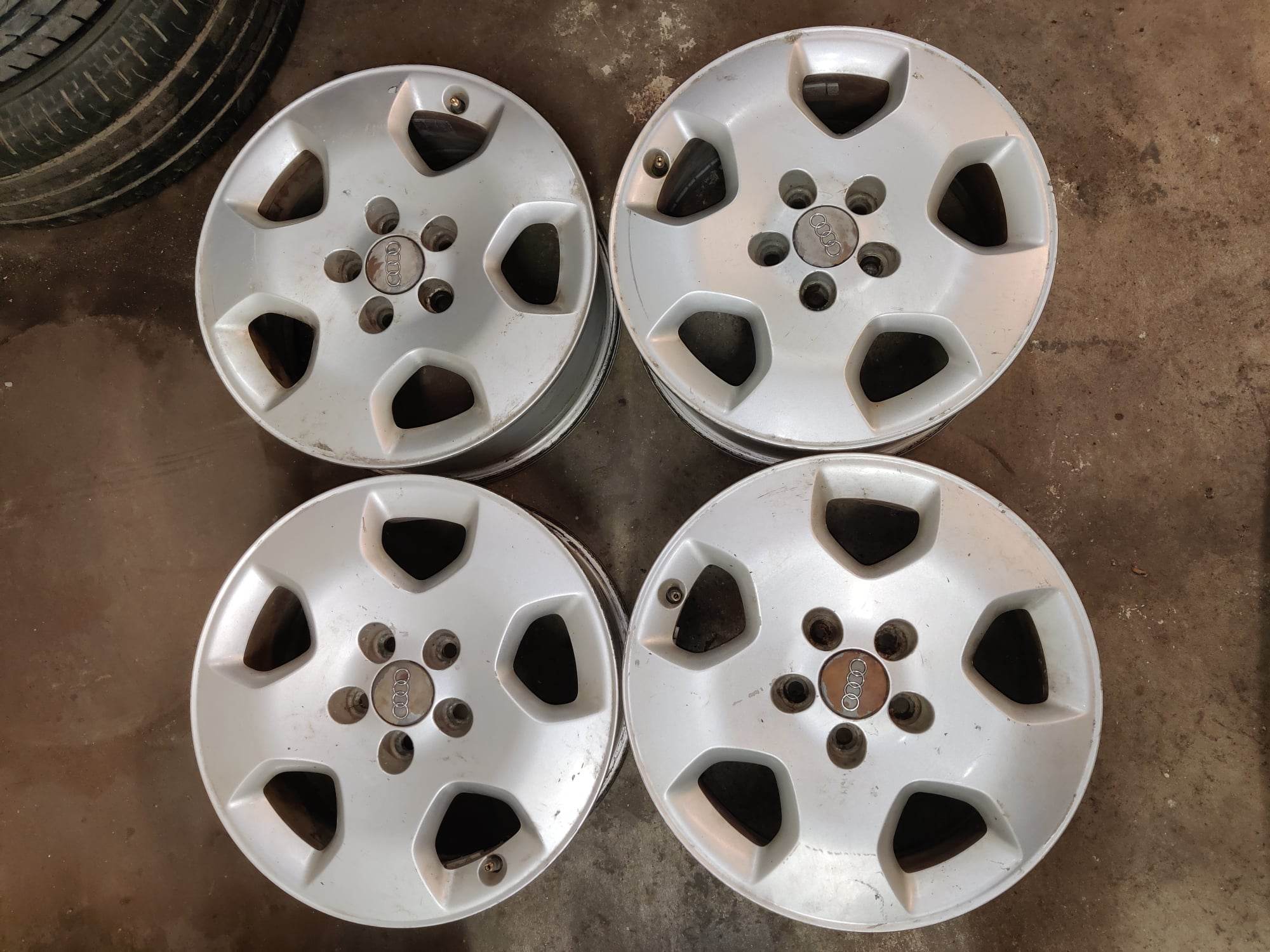 Alumiinivannesarja Audi A3 5x100, 15" ET38 8L0601025N