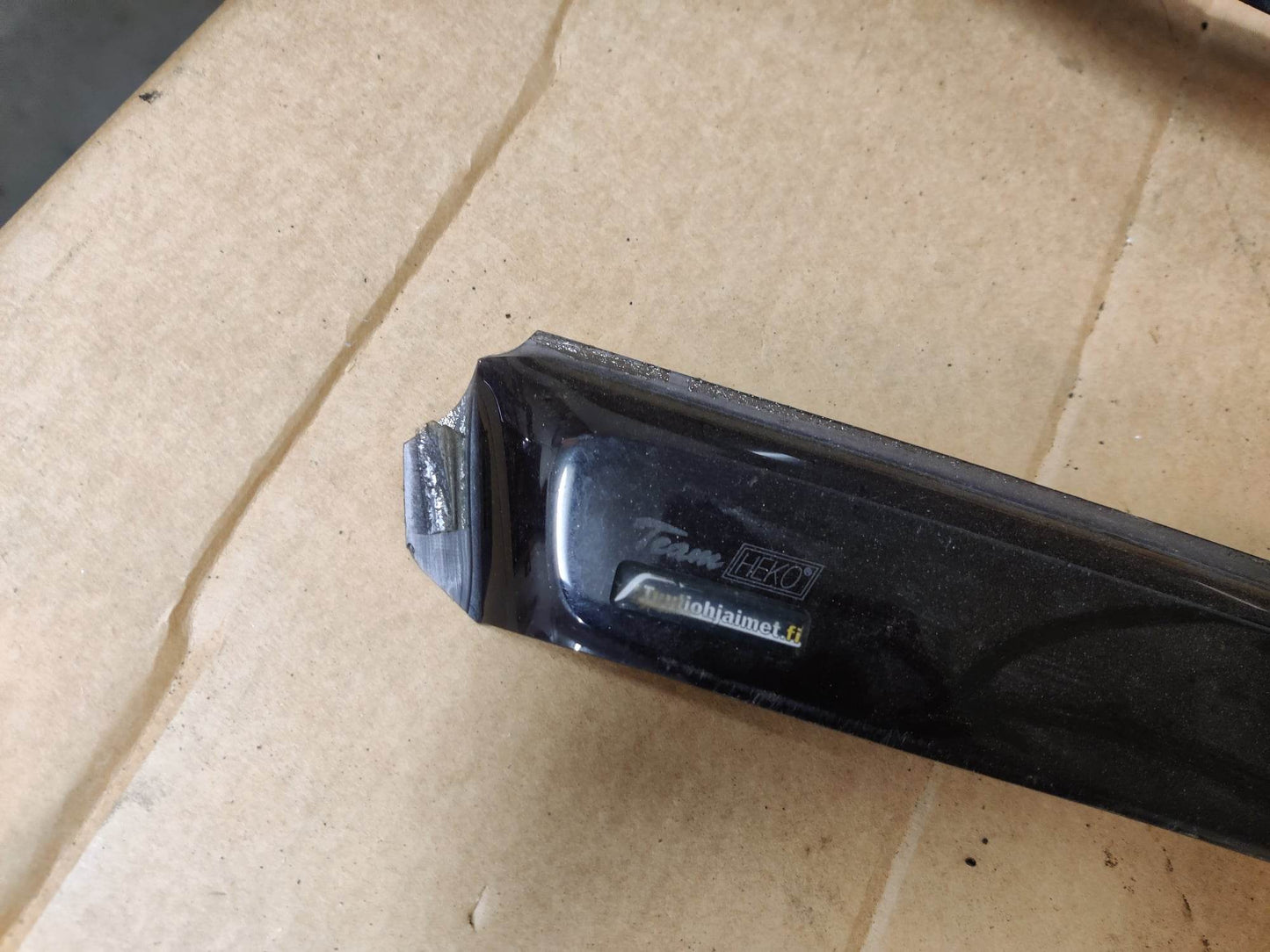 Ikkunan yläreunan tuulenohjainlistat Vw Jetta V (1K2) 77 kW Diesel