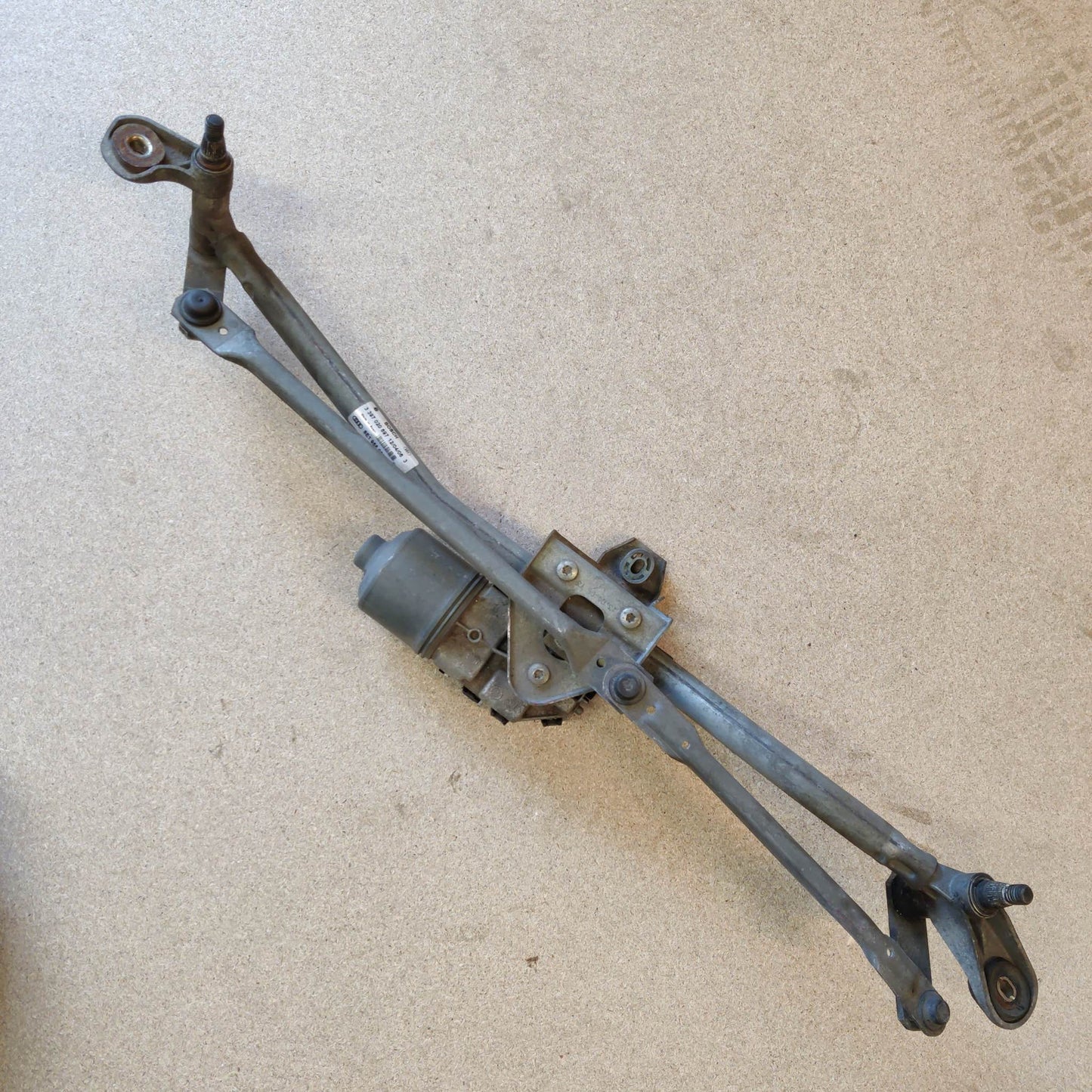 Tuulilasin pyyhkimen mekanismi Audi A4 B7 Avant 2.0 2007 0390241509