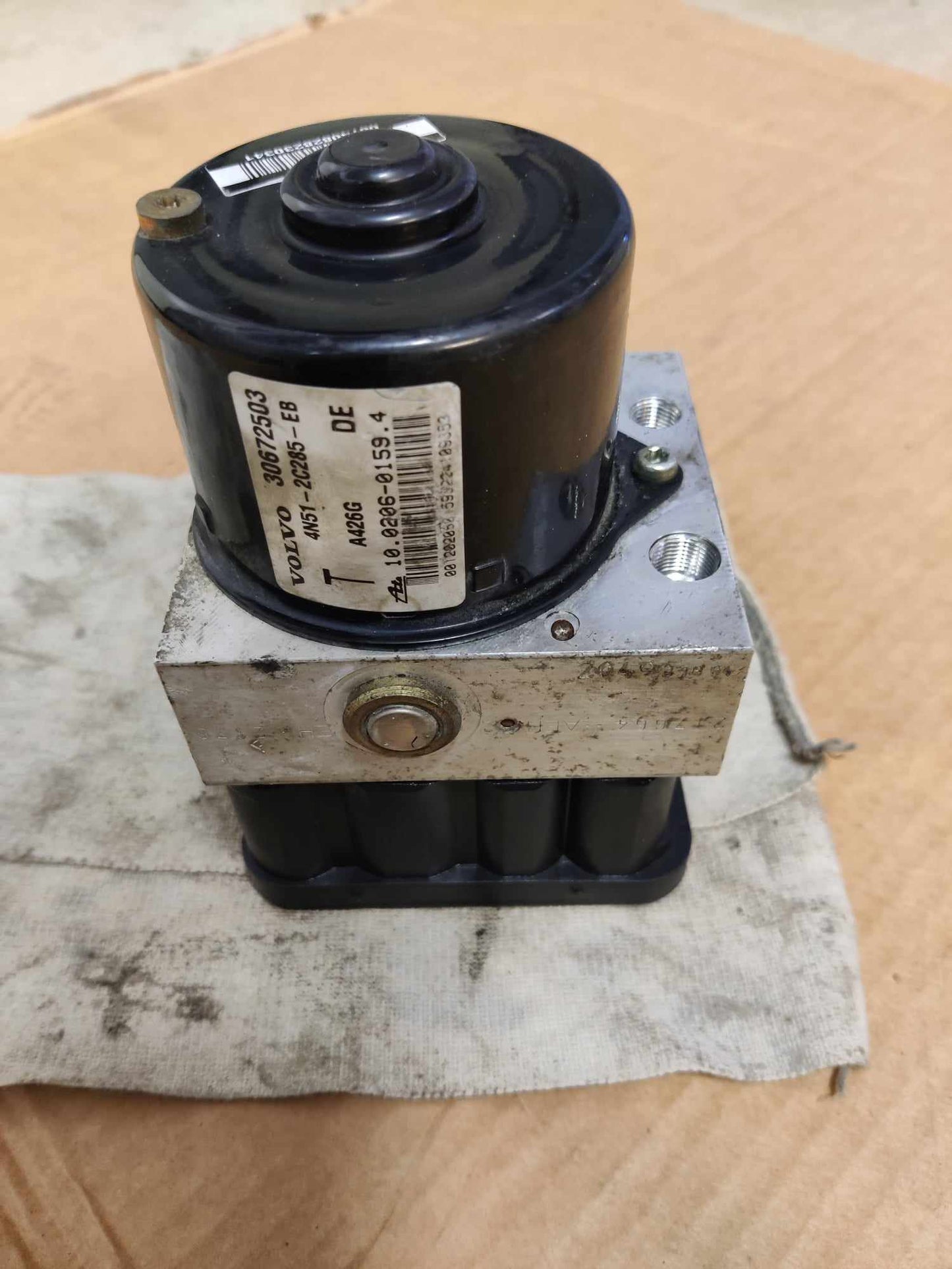 ABS hydraulikoneisto Volvo V50 1.8 bensa 2004 30672504A